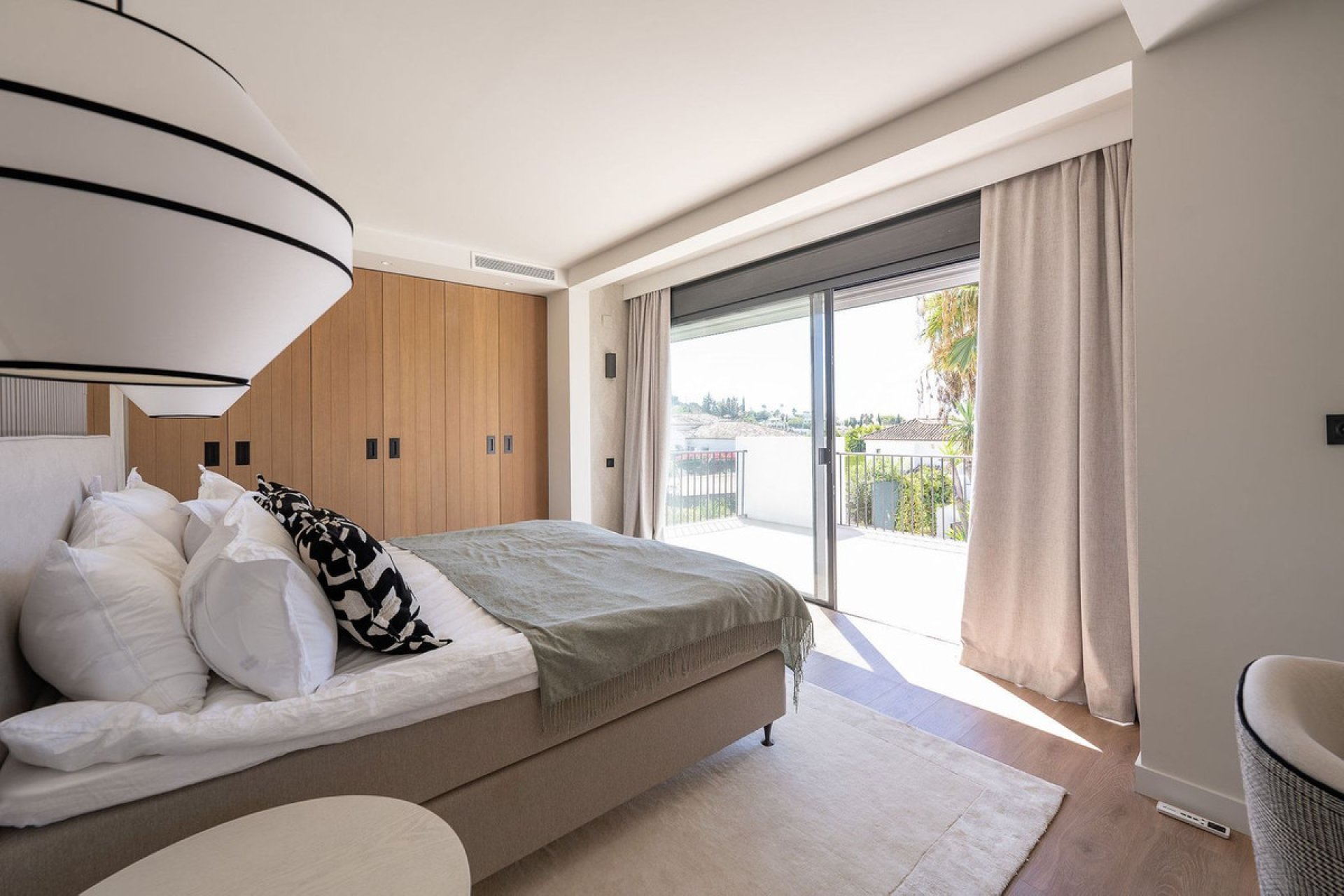 Resale - House - Detached Villa - Marbella - Nueva Andalucia