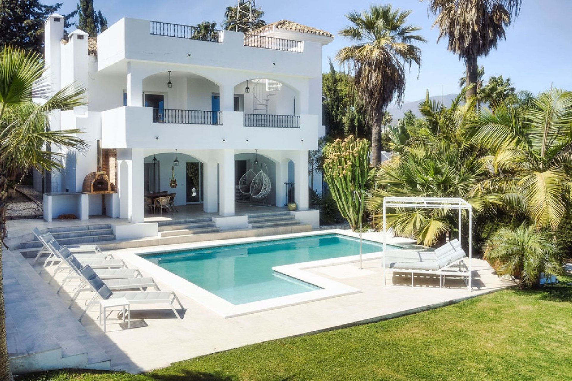 Resale - House - Detached Villa - Marbella - Nueva Andalucia