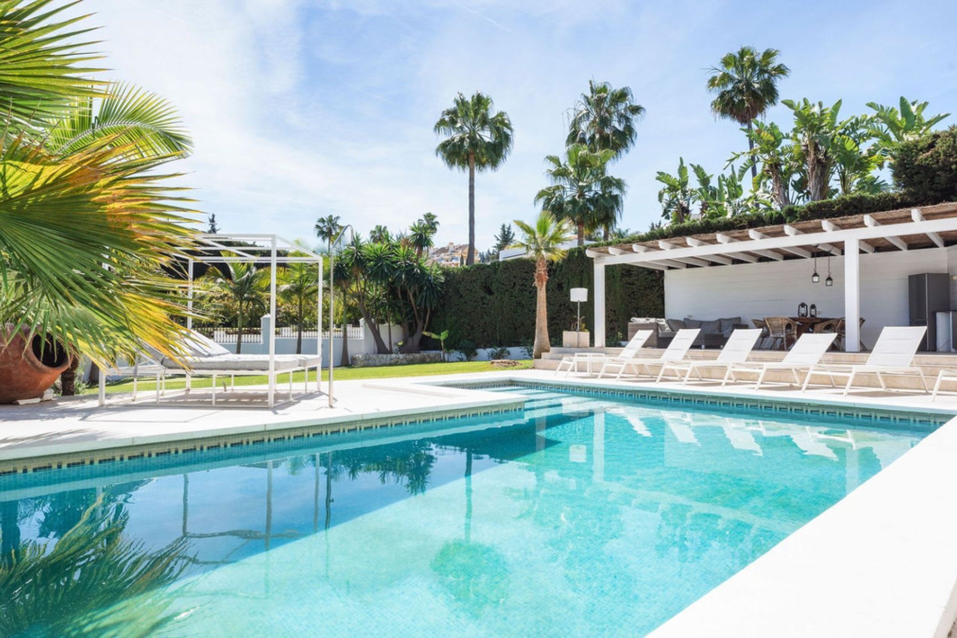 Resale - House - Detached Villa - Marbella - Nueva Andalucia