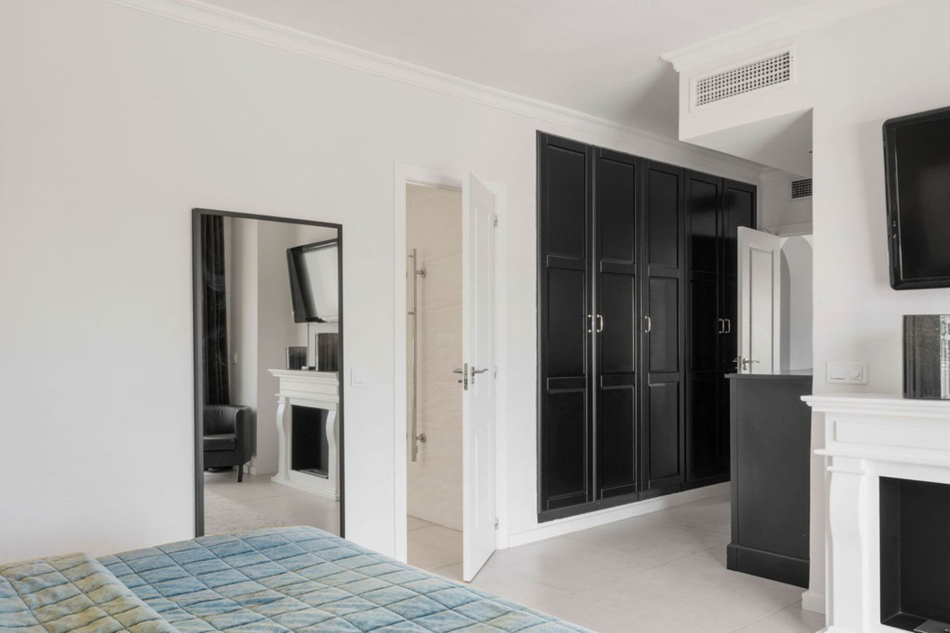 Resale - House - Detached Villa - Marbella - Nueva Andalucia