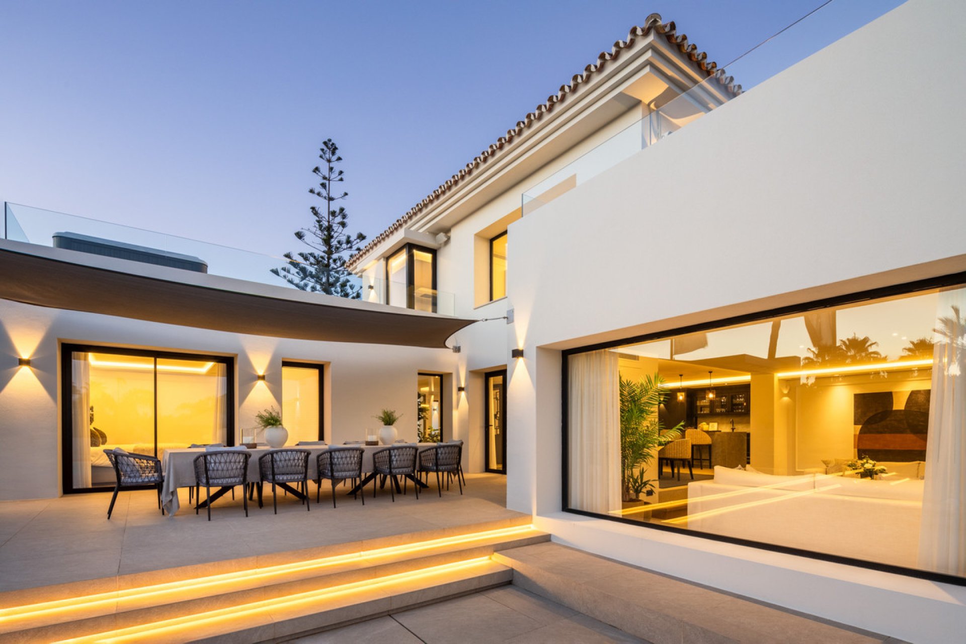 Resale - House - Detached Villa - Marbella - Nueva Andalucia