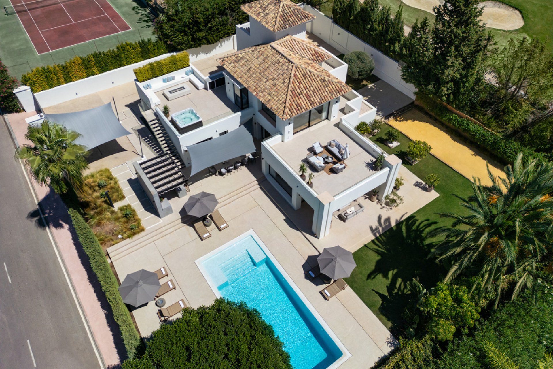 Resale - House - Detached Villa - Marbella - Nueva Andalucia