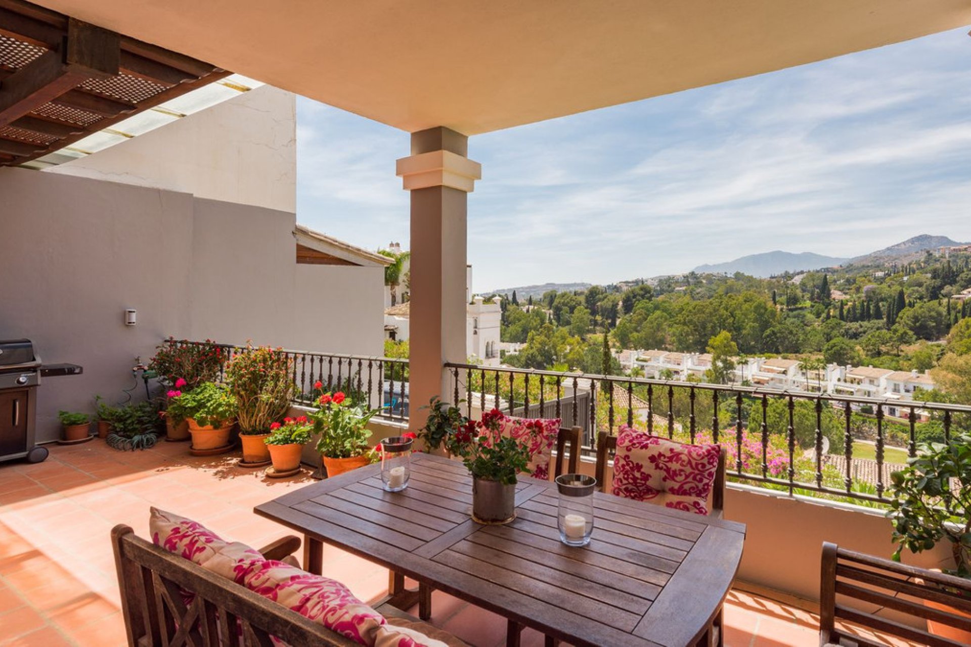 Resale - House - Detached Villa - Marbella - Nueva Andalucia