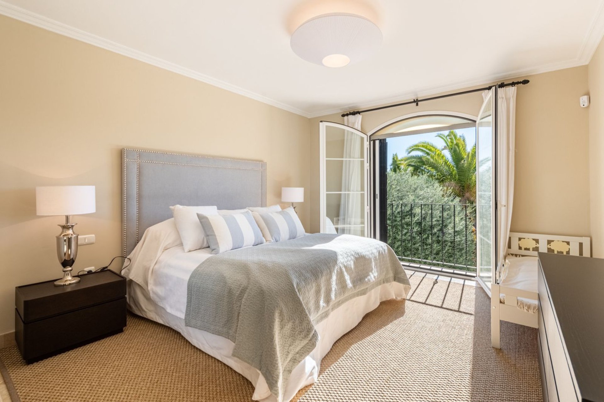 Resale - House - Detached Villa - Marbella - Nueva Andalucia