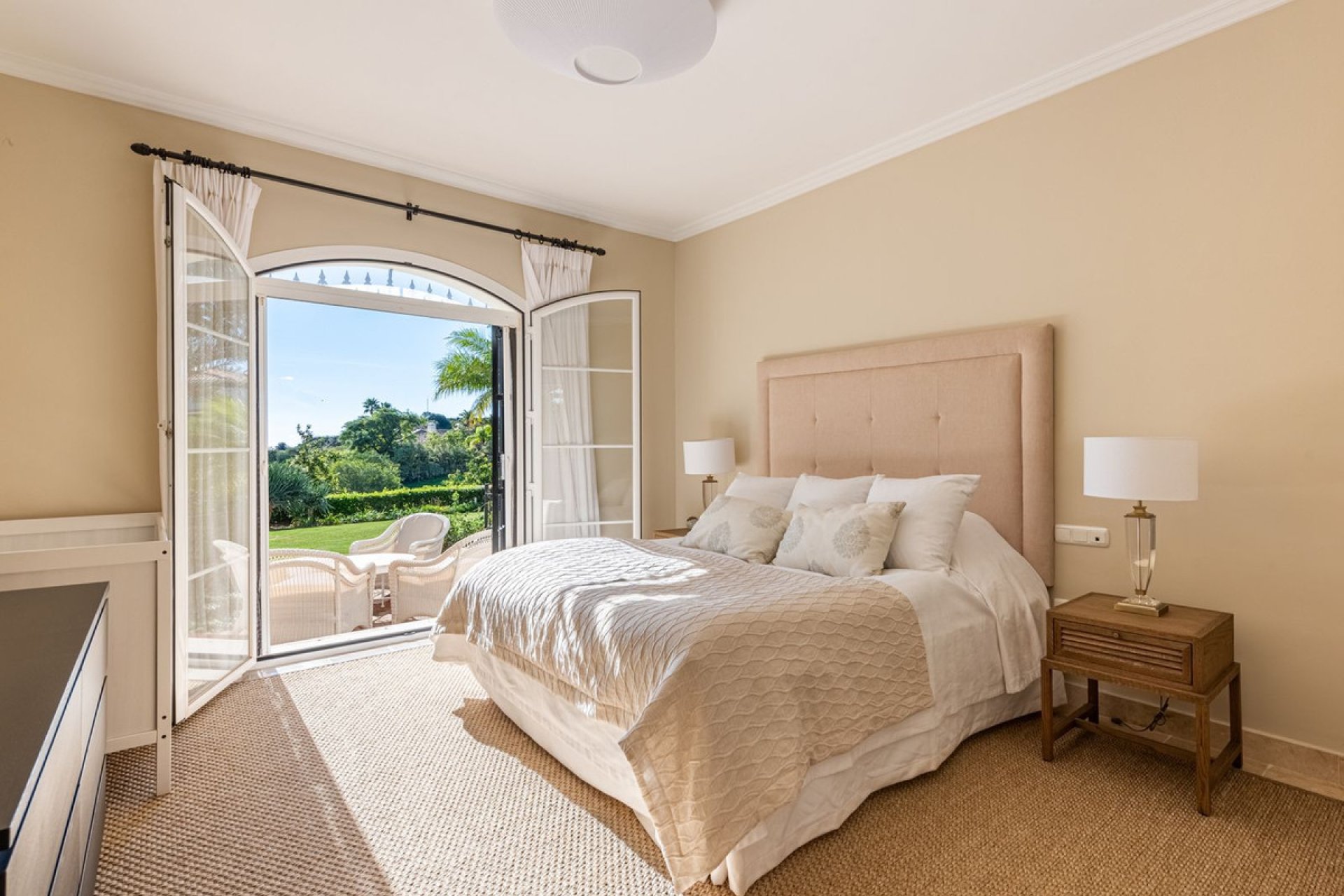 Resale - House - Detached Villa - Marbella - Nueva Andalucia