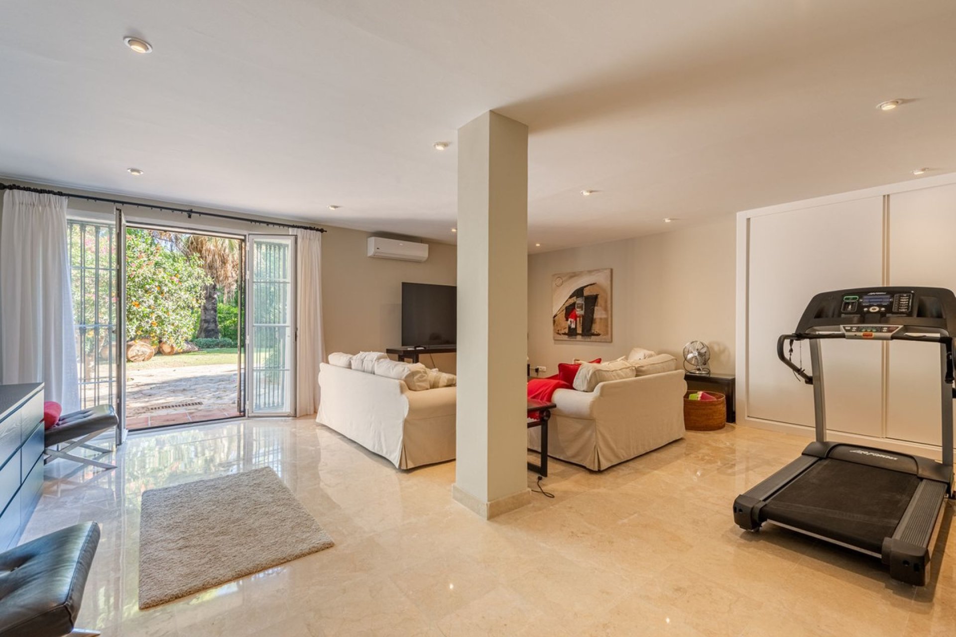 Resale - House - Detached Villa - Marbella - Nueva Andalucia