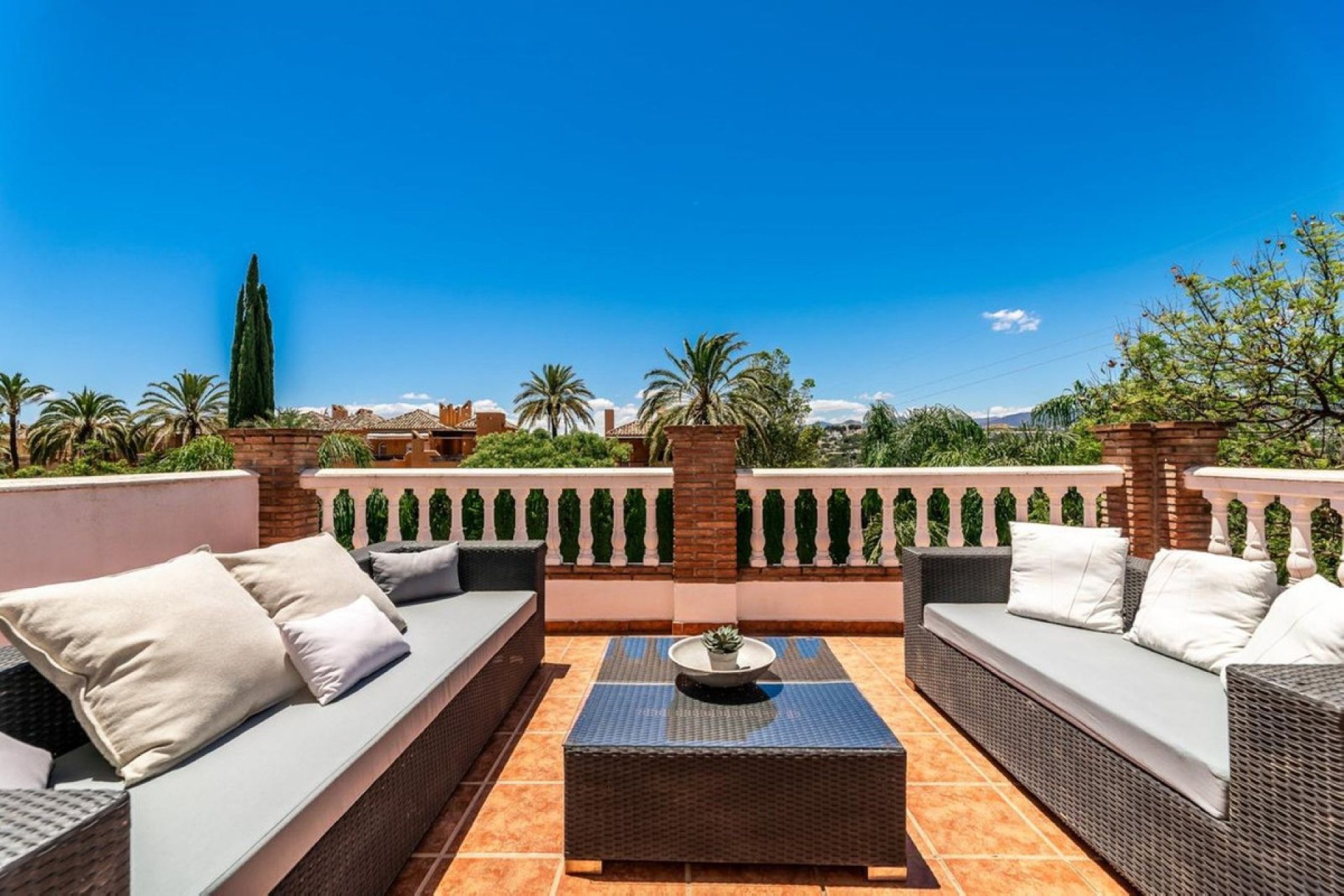 Resale - House - Detached Villa - Marbella - Nueva Andalucia