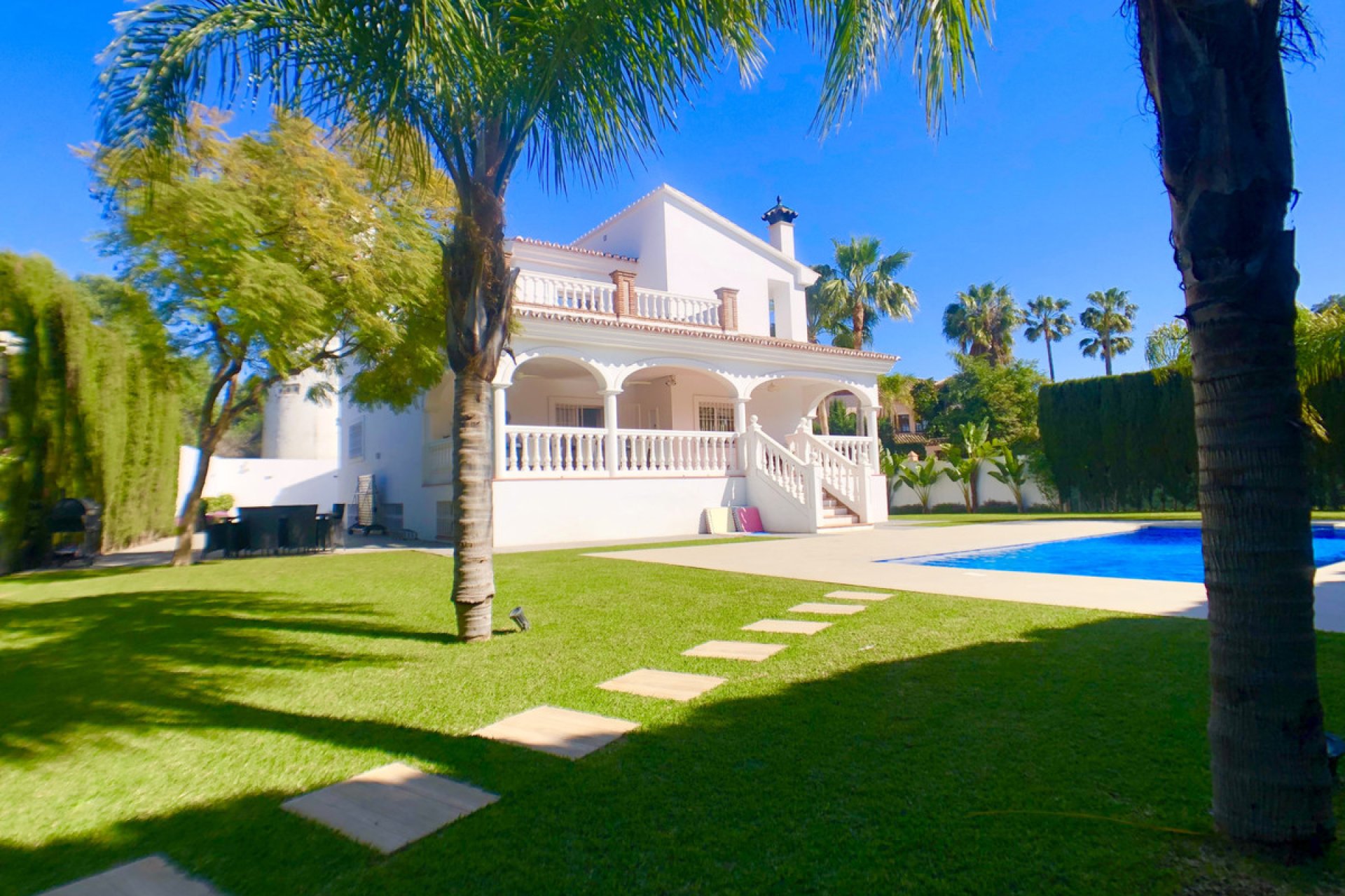 Resale - House - Detached Villa - Marbella - Nueva Andalucia