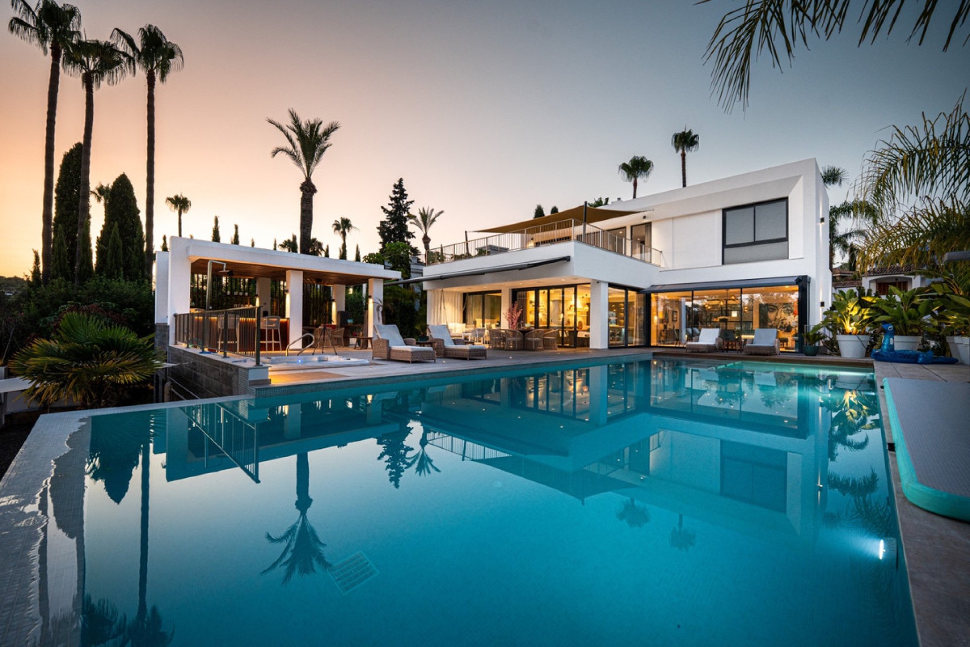 Resale - House - Detached Villa - Marbella - Nueva Andalucia