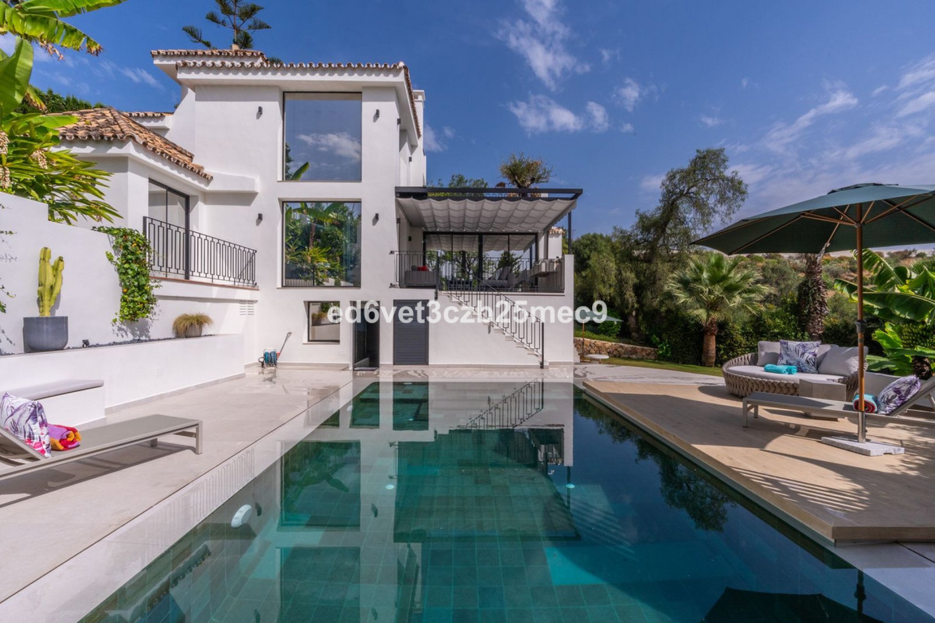 Resale - House - Detached Villa - Marbella - Nueva Andalucia