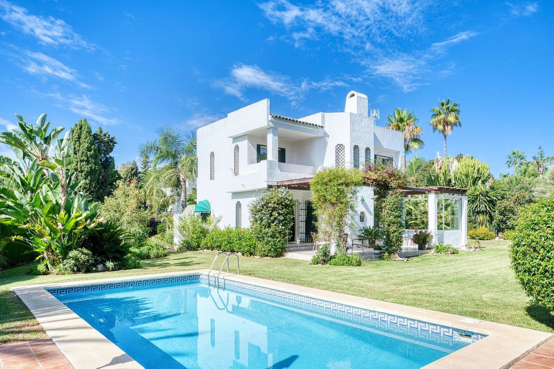 Resale - House - Detached Villa - Marbella - Nueva Andalucia