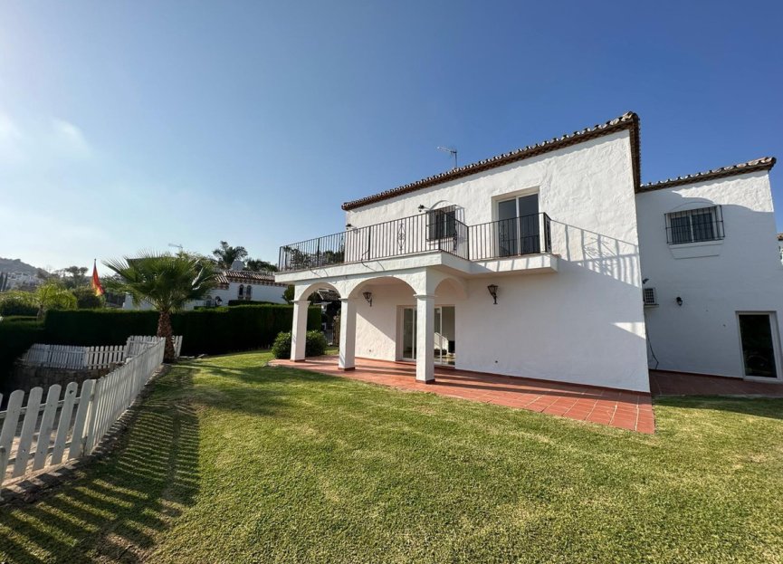 Resale - House - Detached Villa - Marbella - Nueva Andalucia