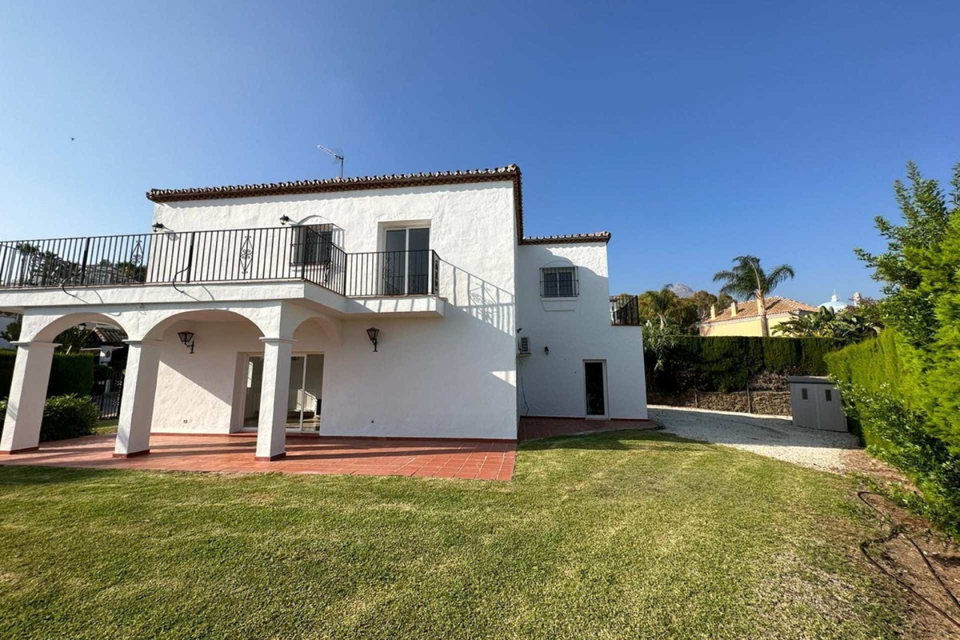 Resale - House - Detached Villa - Marbella - Nueva Andalucia