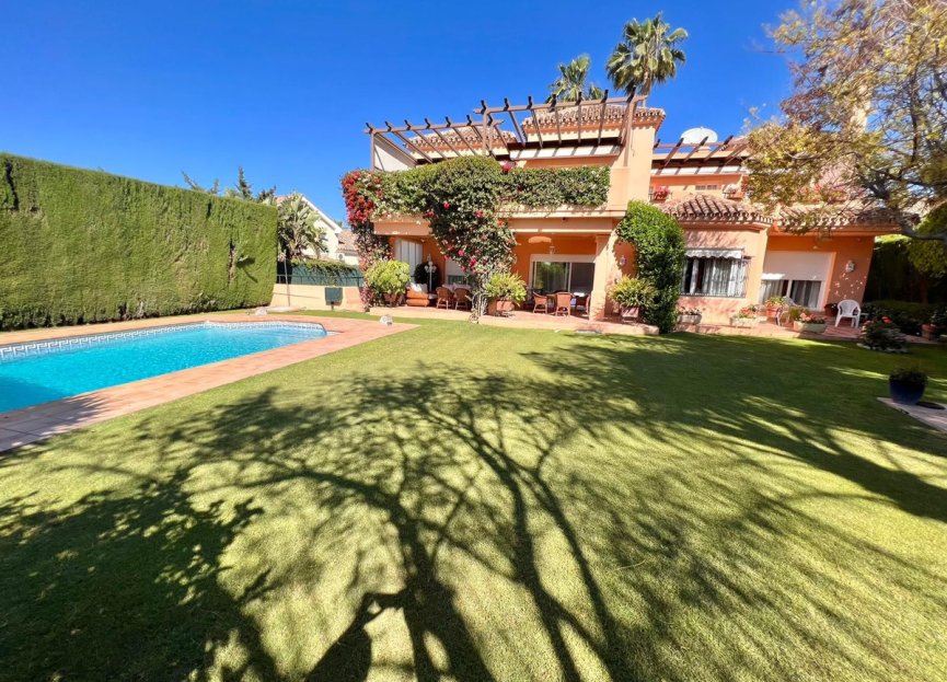 Resale - House - Detached Villa - Marbella - Nueva Andalucia