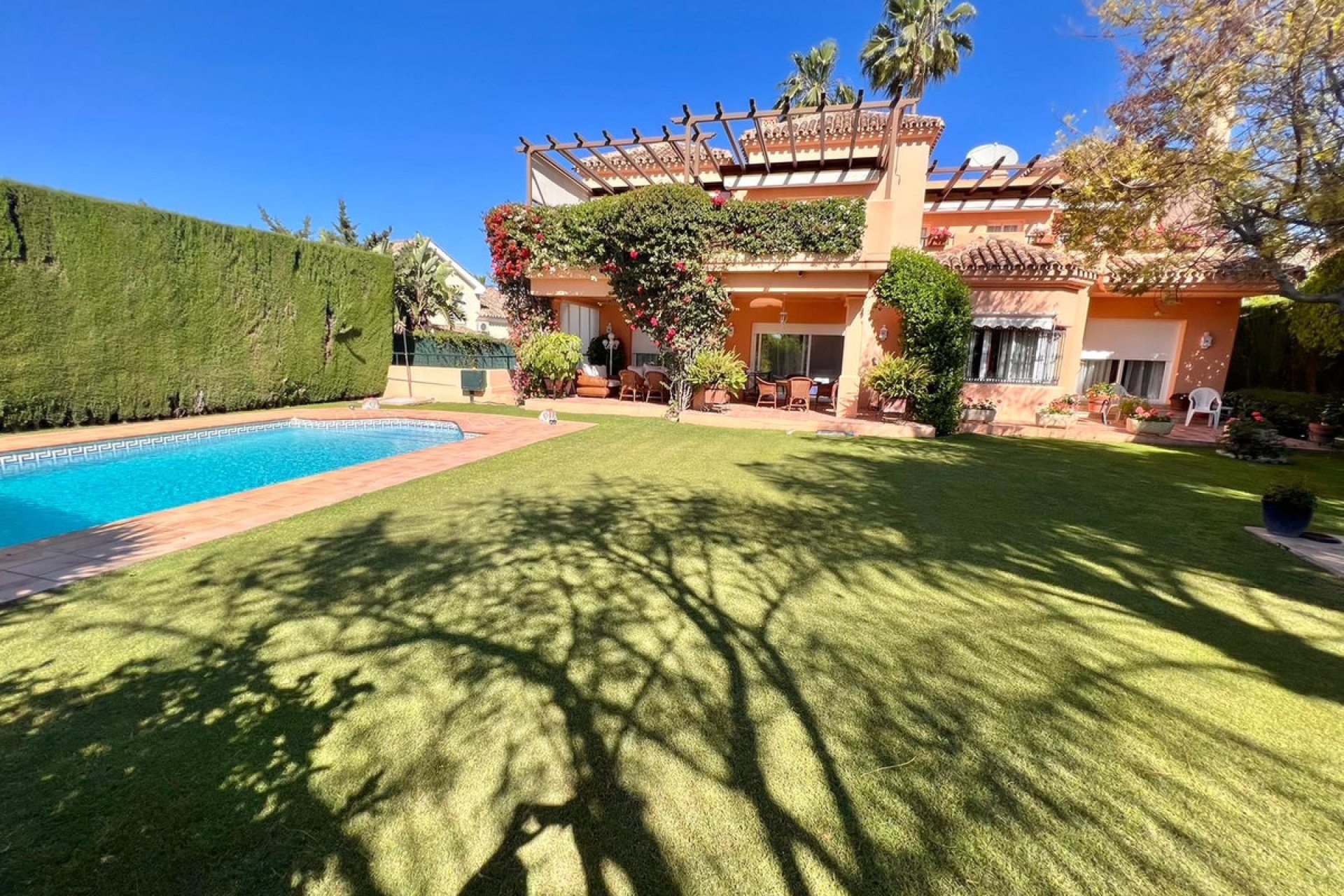 Resale - House - Detached Villa - Marbella - Nueva Andalucia