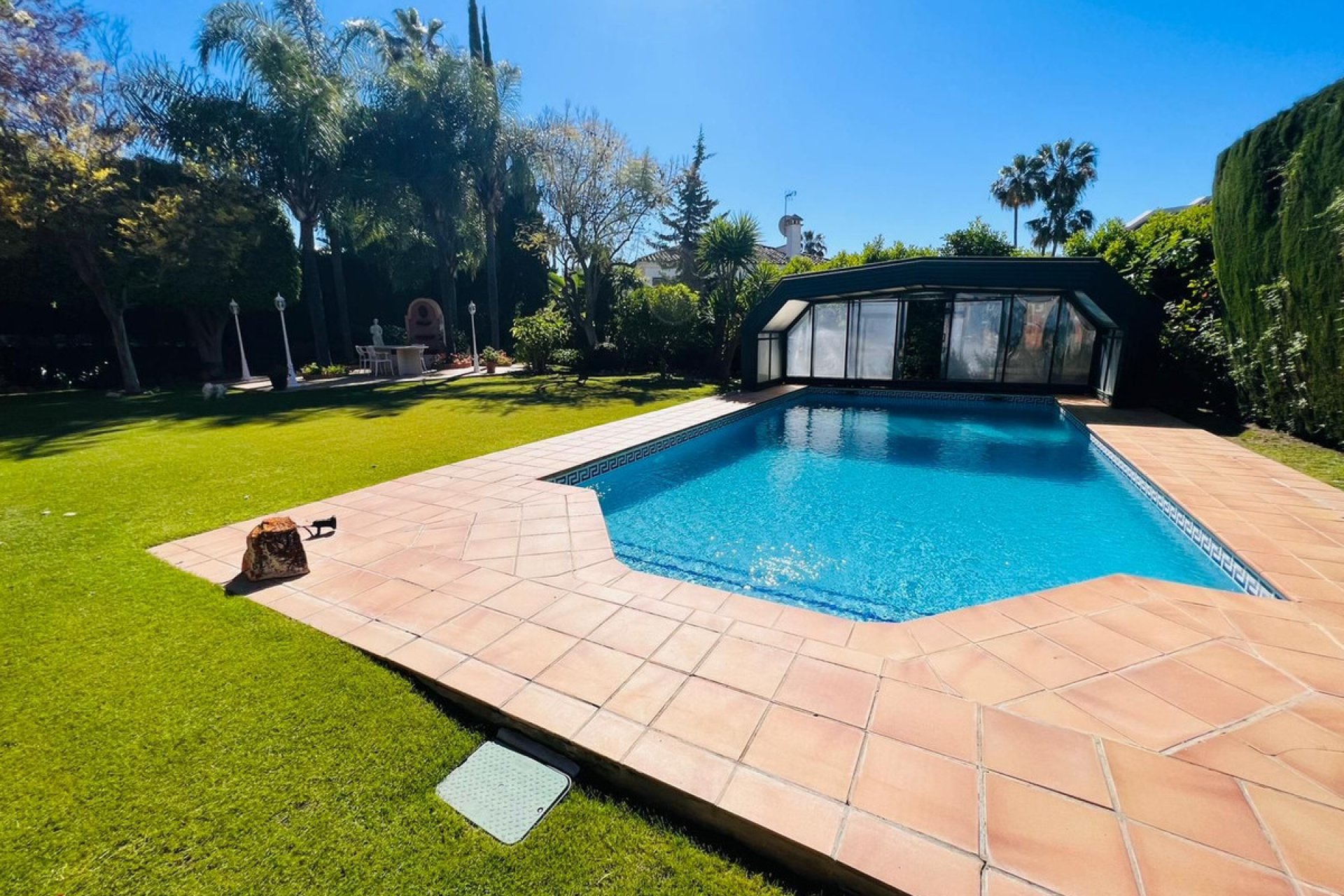 Resale - House - Detached Villa - Marbella - Nueva Andalucia