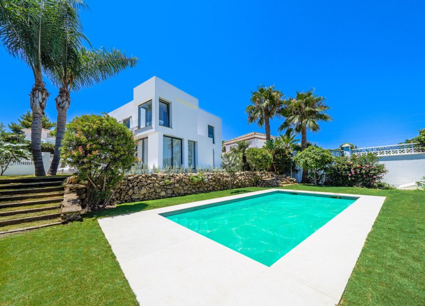 Resale - House - Detached Villa - Marbella - Nueva Andalucia