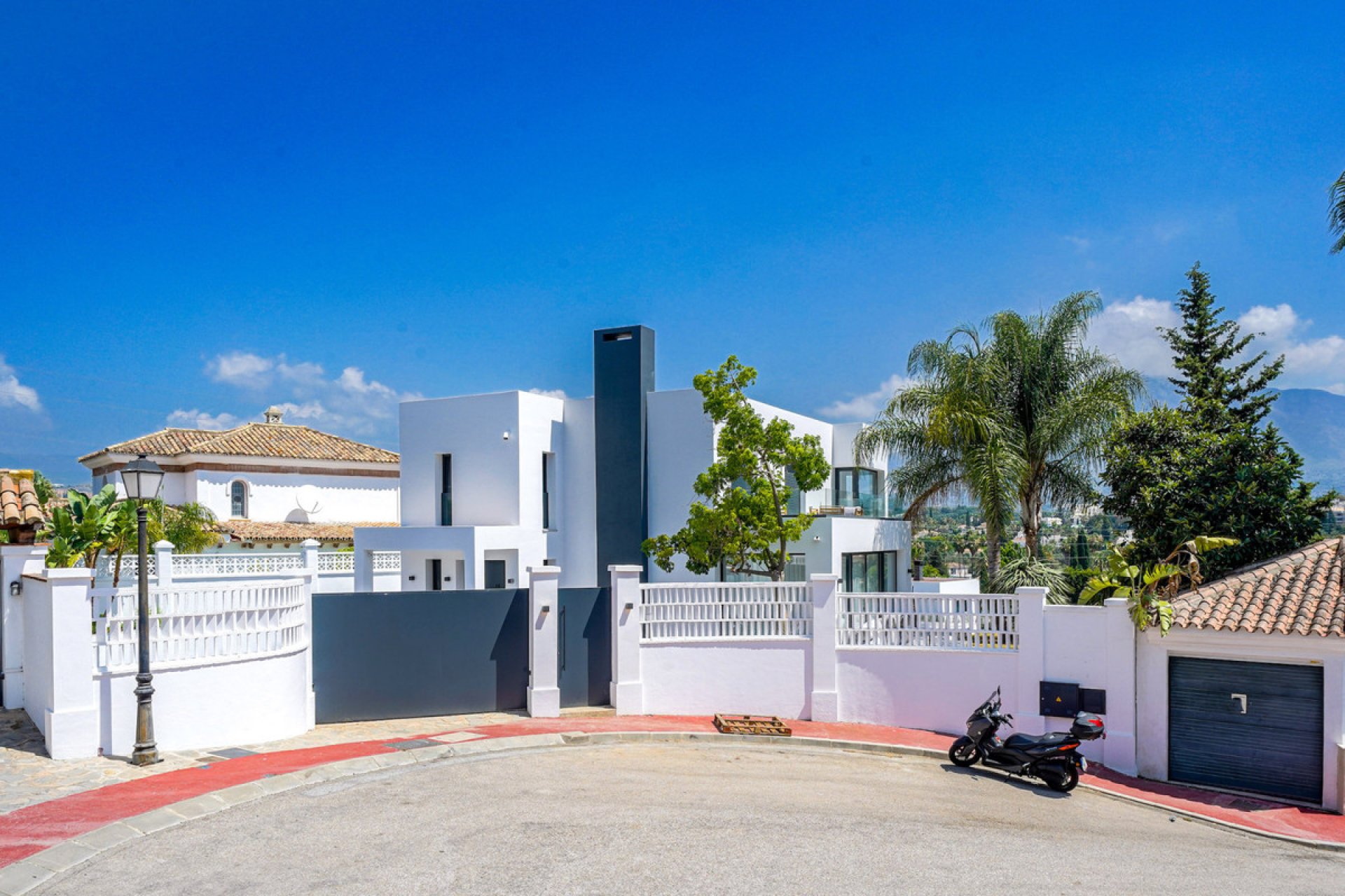 Resale - House - Detached Villa - Marbella - Nueva Andalucia