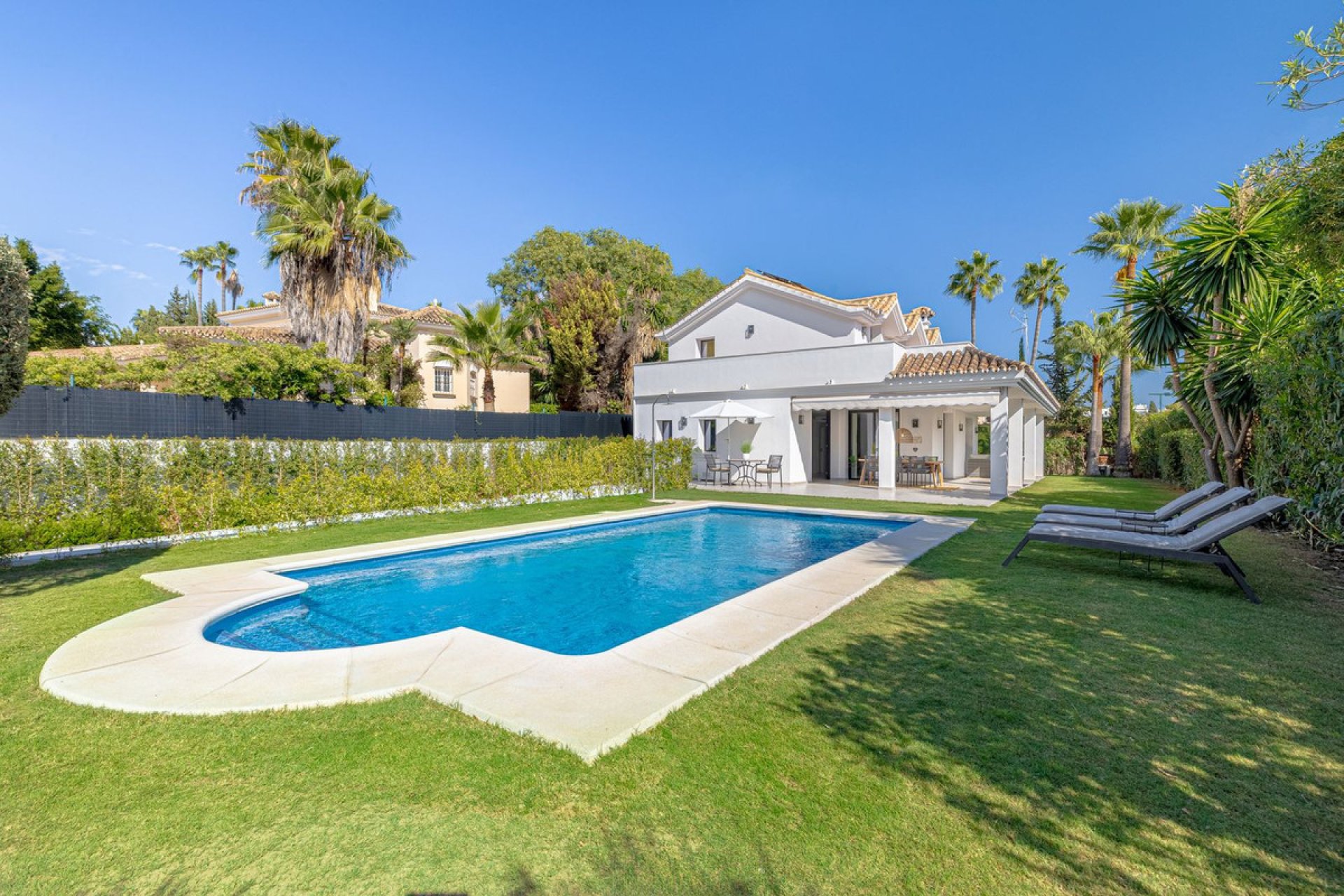 Resale - House - Detached Villa - Marbella - Nueva Andalucia