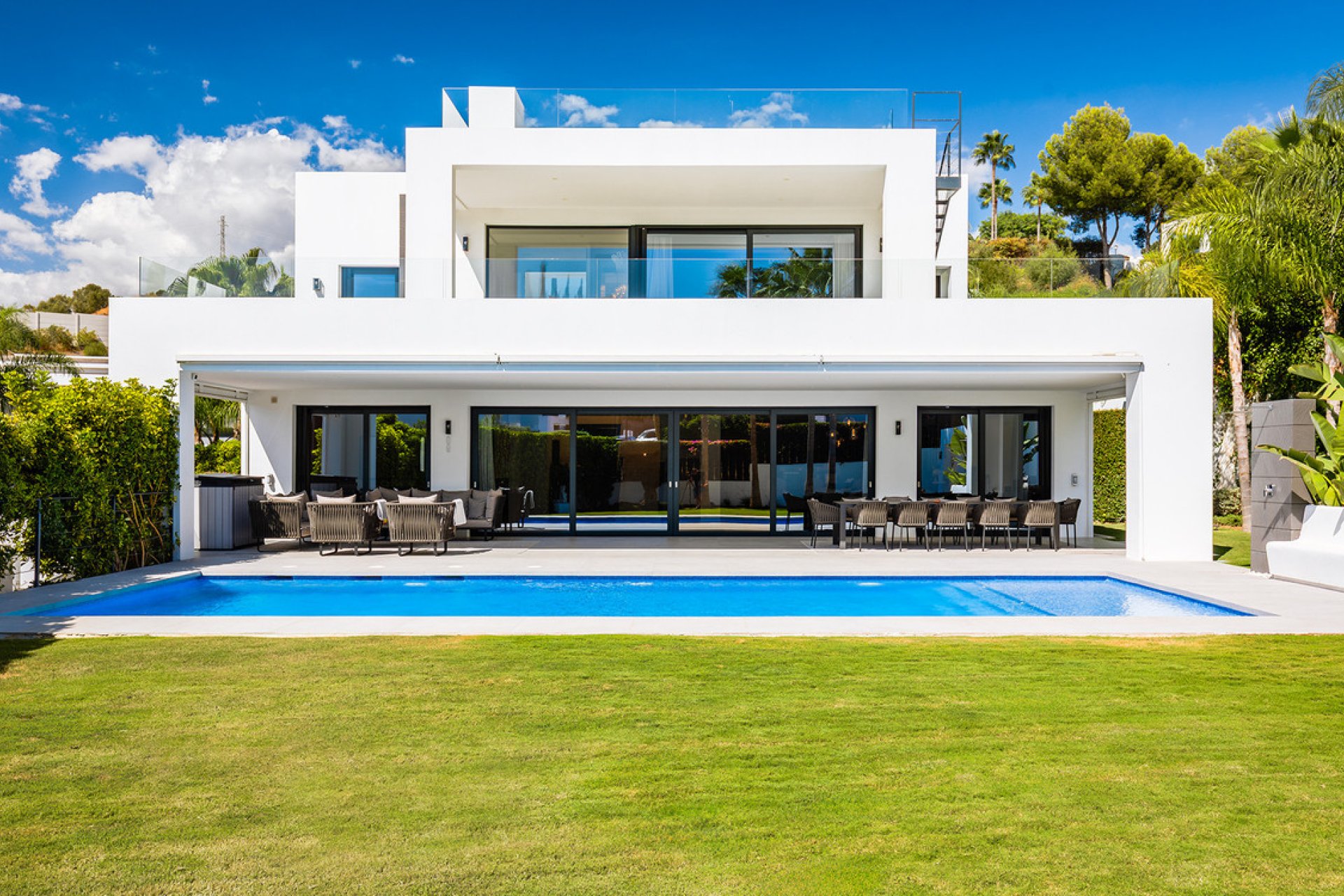 Resale - House - Detached Villa - Marbella - Nueva Andalucia