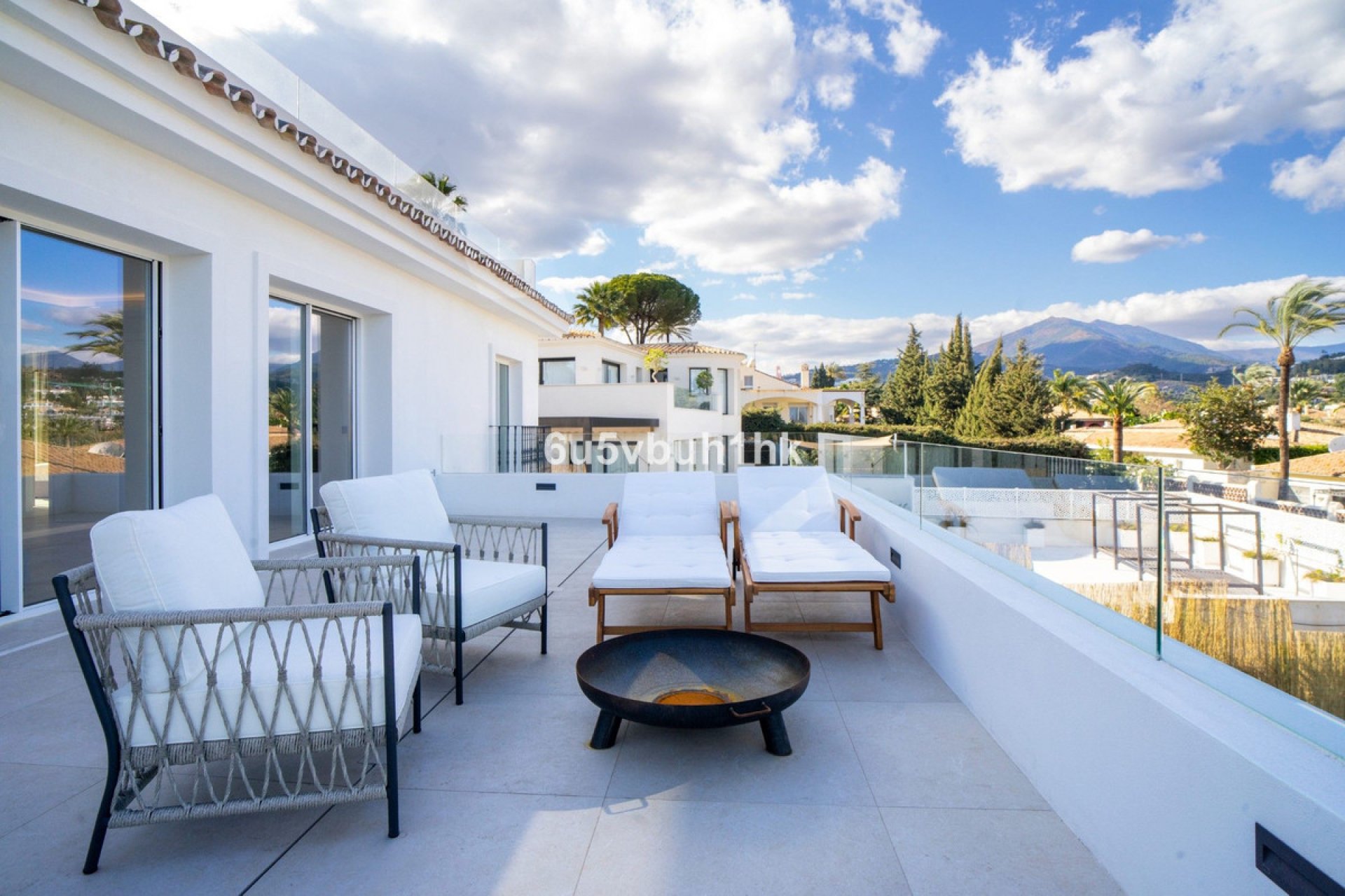 Resale - House - Detached Villa - Marbella - Nueva Andalucia