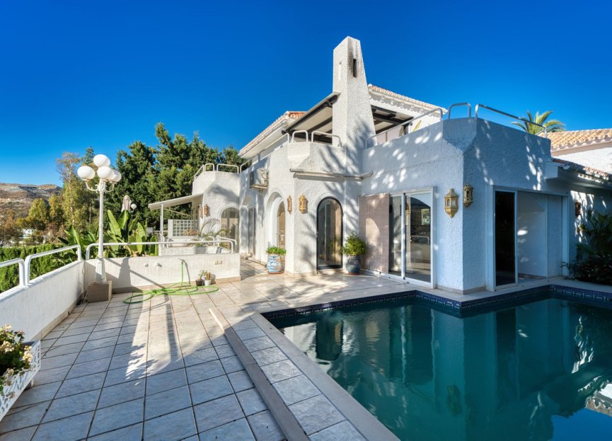 Resale - House - Detached Villa - Marbella - Nueva Andalucia