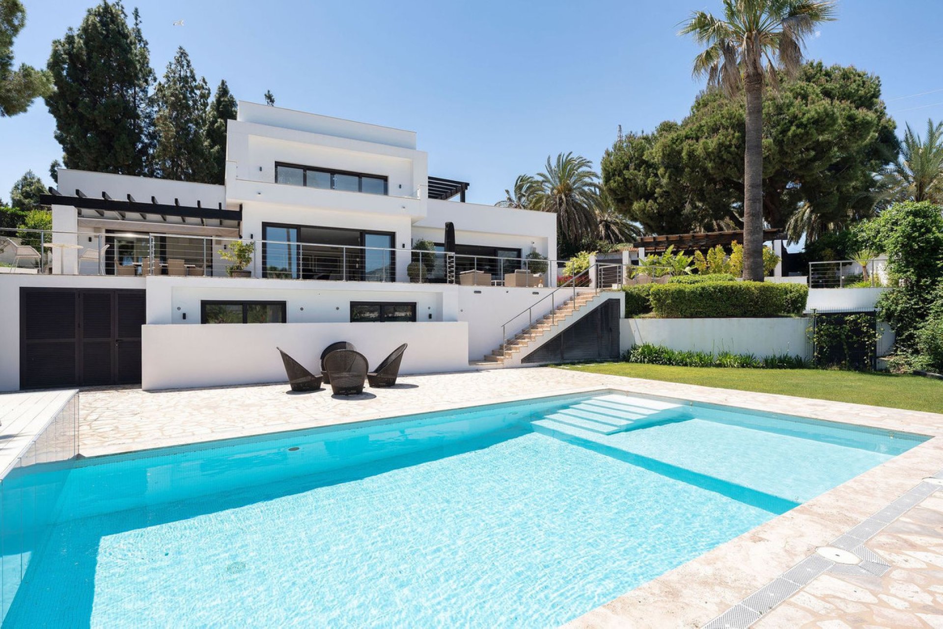 Resale - House - Detached Villa - Marbella - Nueva Andalucia