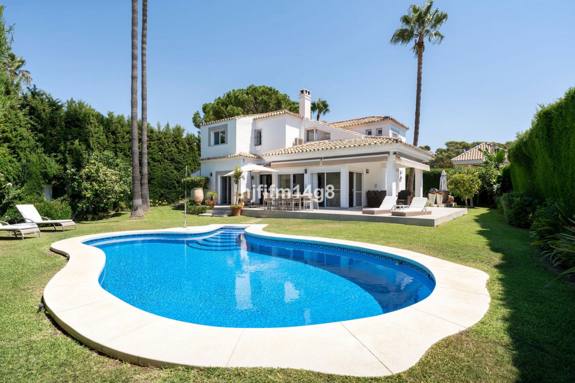 Resale - House - Detached Villa - Marbella - Nueva Andalucia