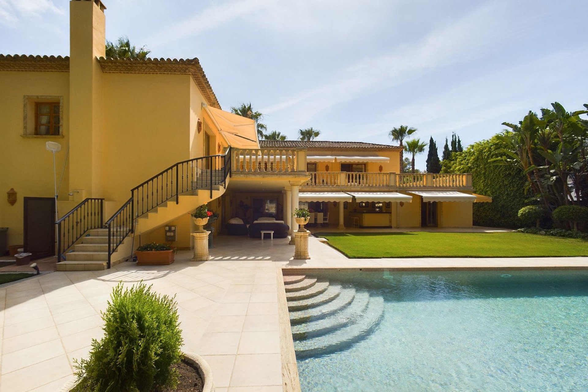 Resale - House - Detached Villa - Marbella - Nueva Andalucia