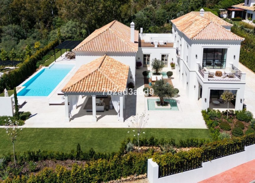 Resale - House - Detached Villa - Marbella - Nueva Andalucia