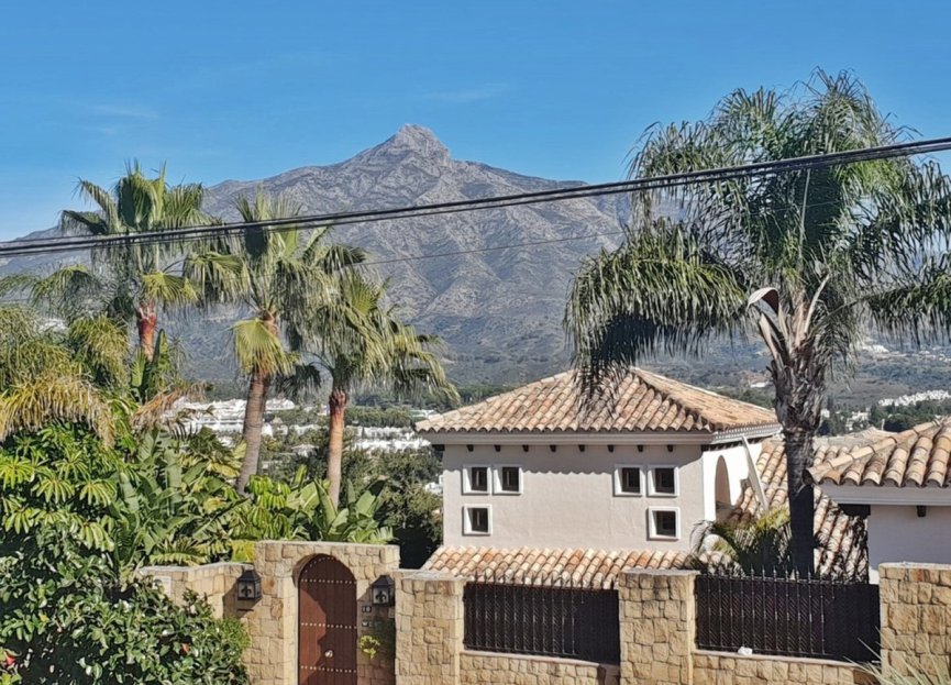 Resale - House - Detached Villa - Marbella - Nueva Andalucia