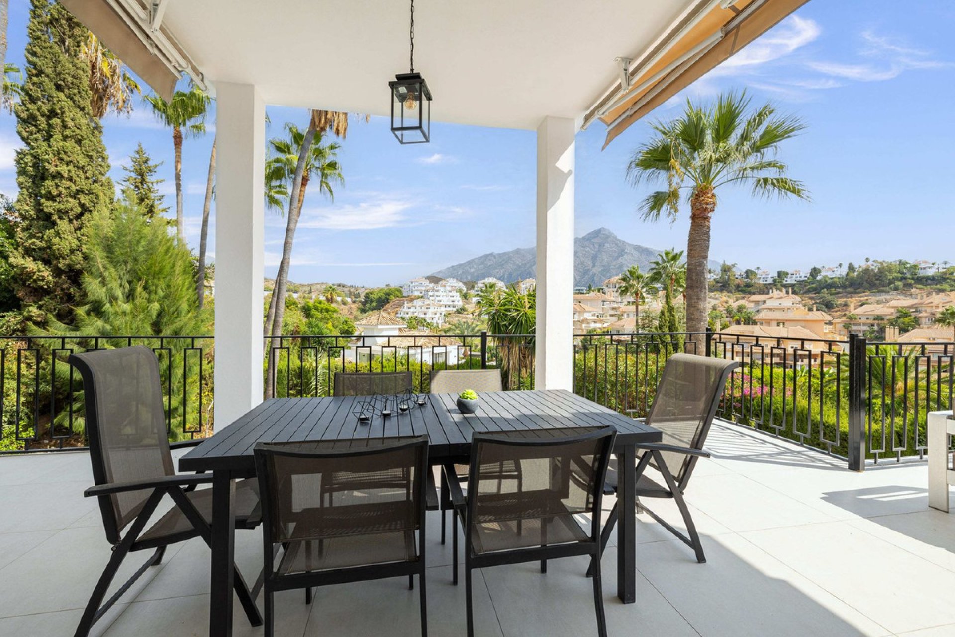 Resale - House - Detached Villa - Marbella - Nueva Andalucia