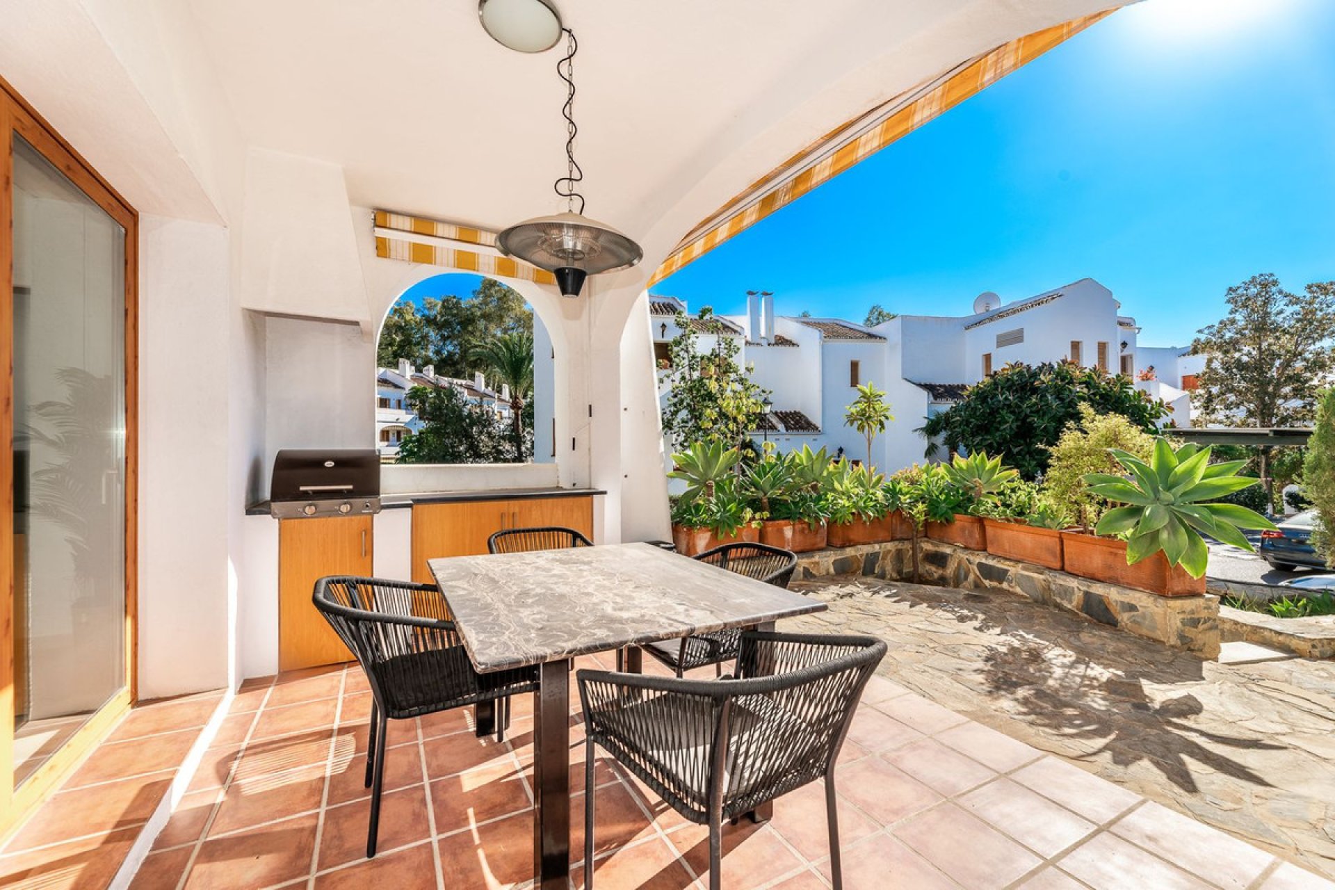 Resale - House - Detached Villa - Marbella - Nueva Andalucia