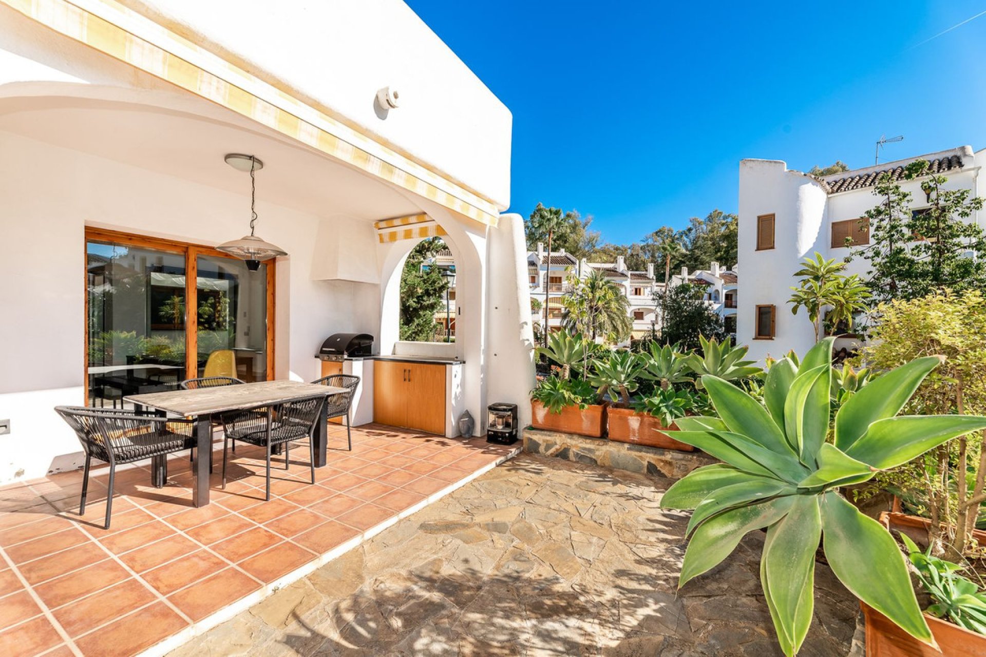 Resale - House - Detached Villa - Marbella - Nueva Andalucia