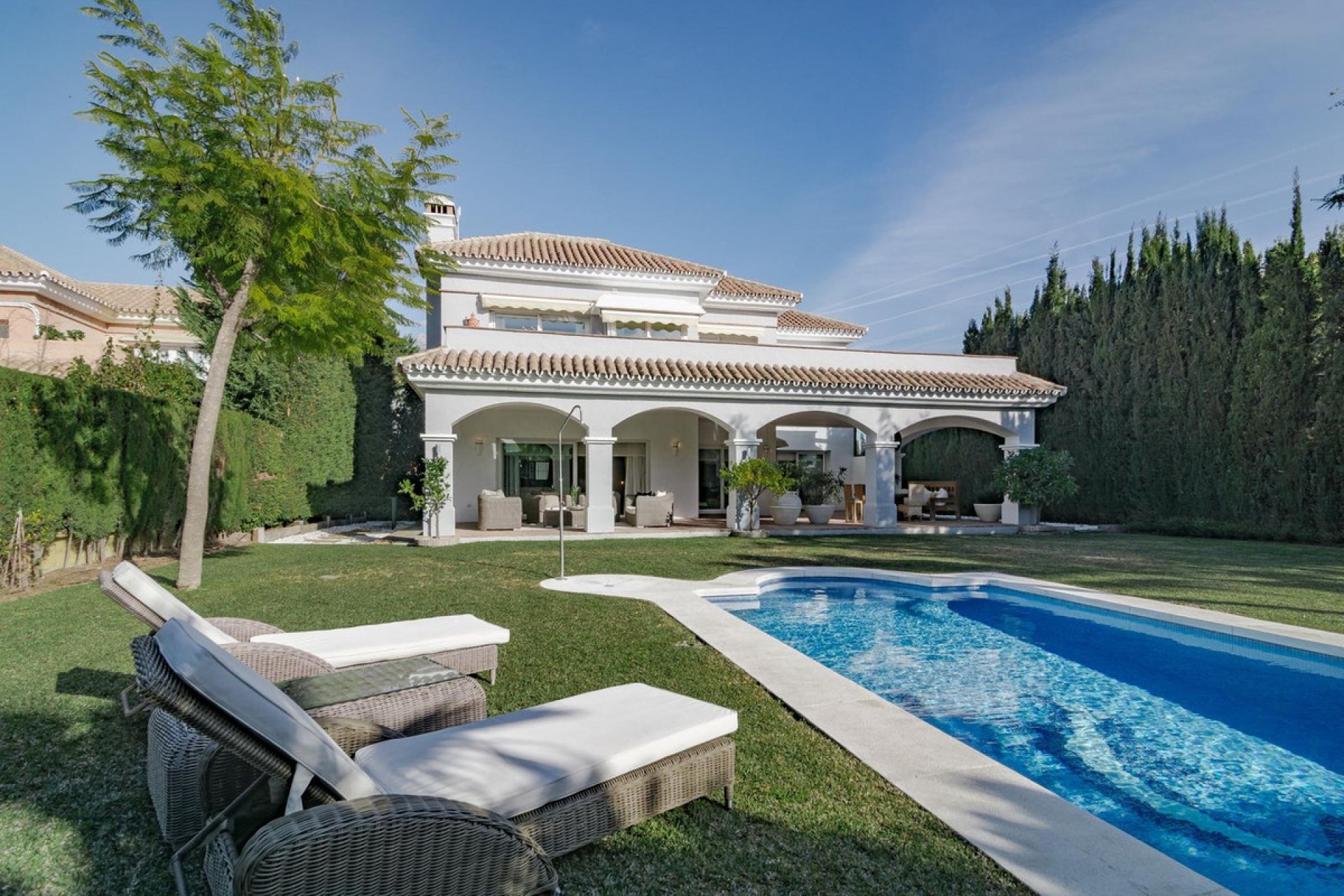 Resale - House - Detached Villa - Marbella - Nueva Andalucia