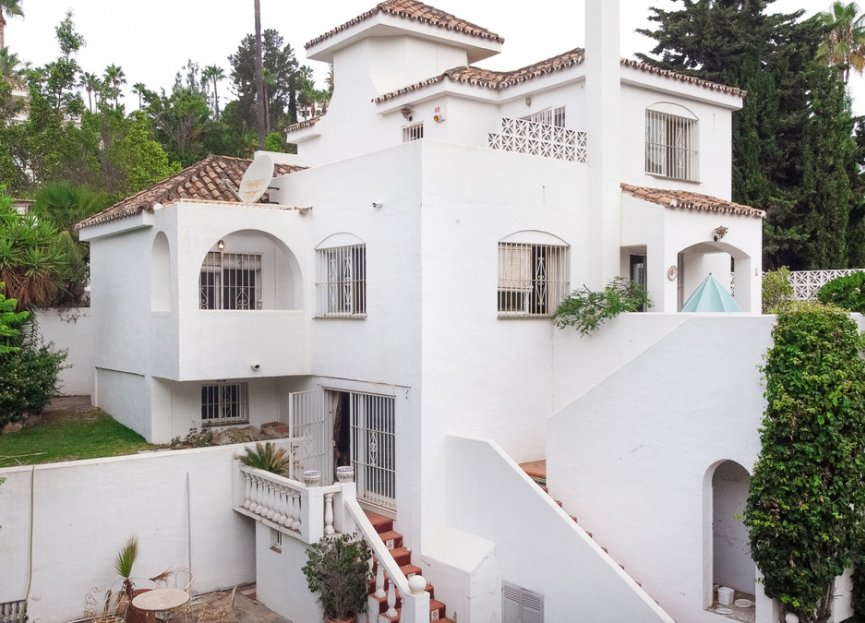 Resale - House - Detached Villa - Marbella - Nueva Andalucia