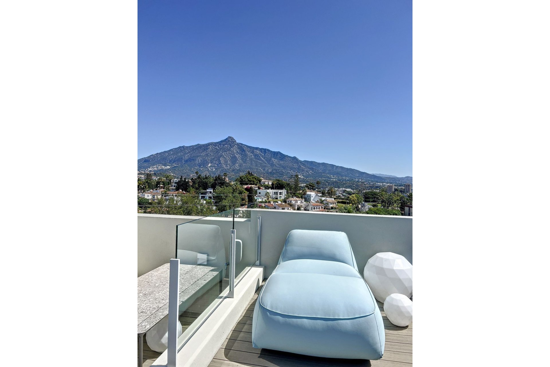 Resale - House - Detached Villa - Marbella - Nueva Andalucia