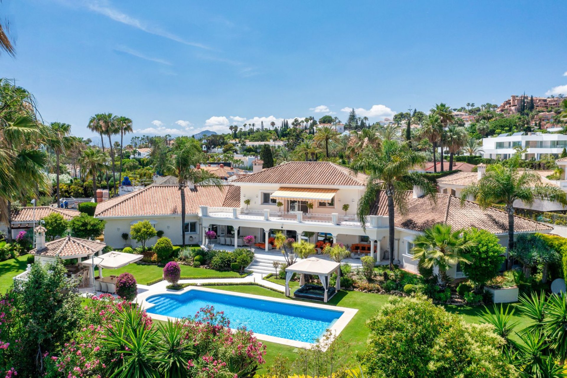 Resale - House - Detached Villa - Marbella - Nueva Andalucia