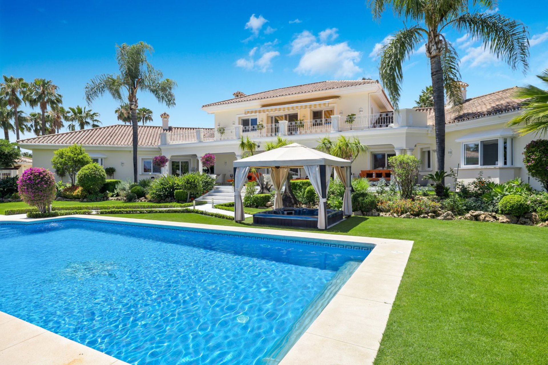 Resale - House - Detached Villa - Marbella - Nueva Andalucia