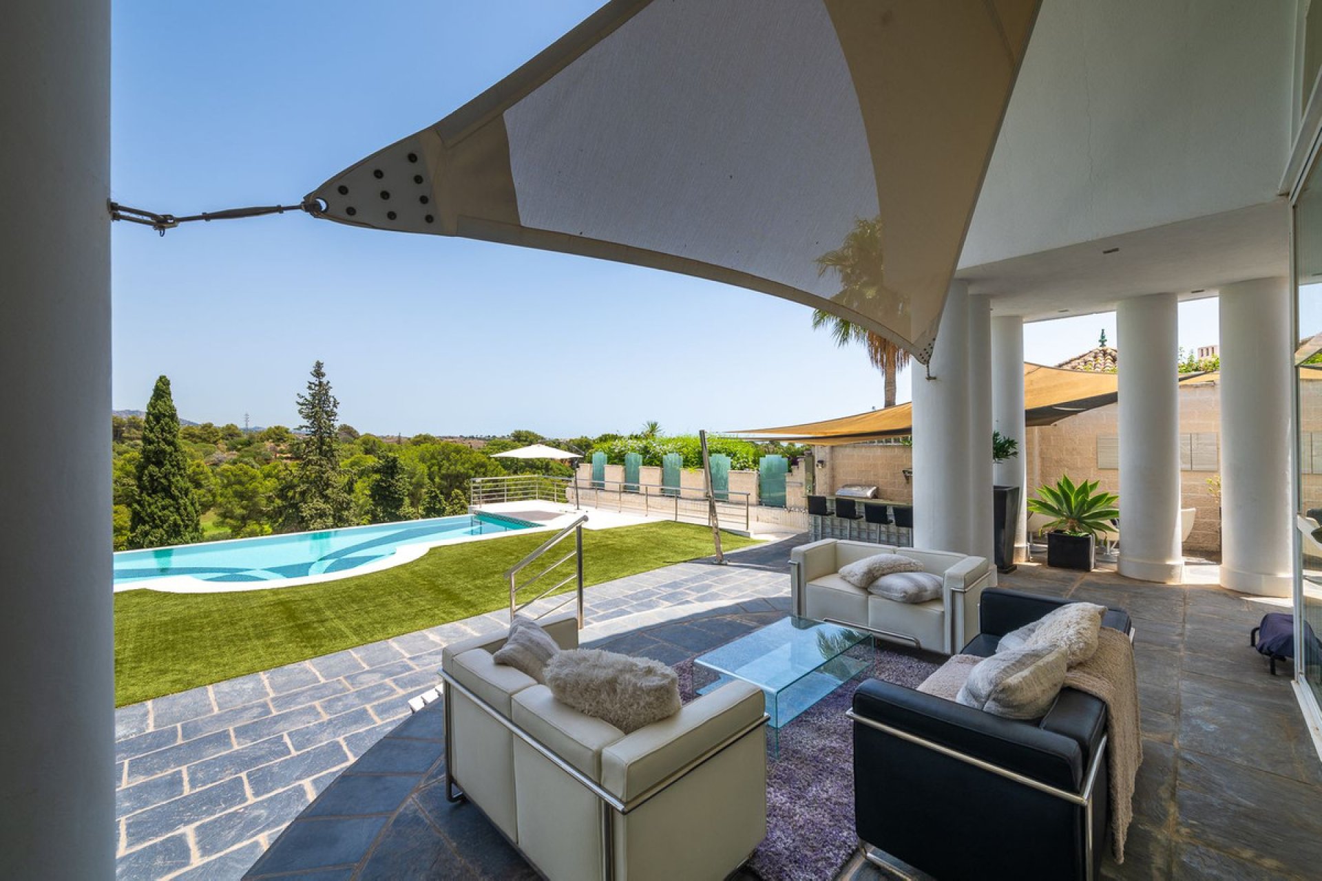 Resale - House - Detached Villa - Marbella - Nueva Andalucia