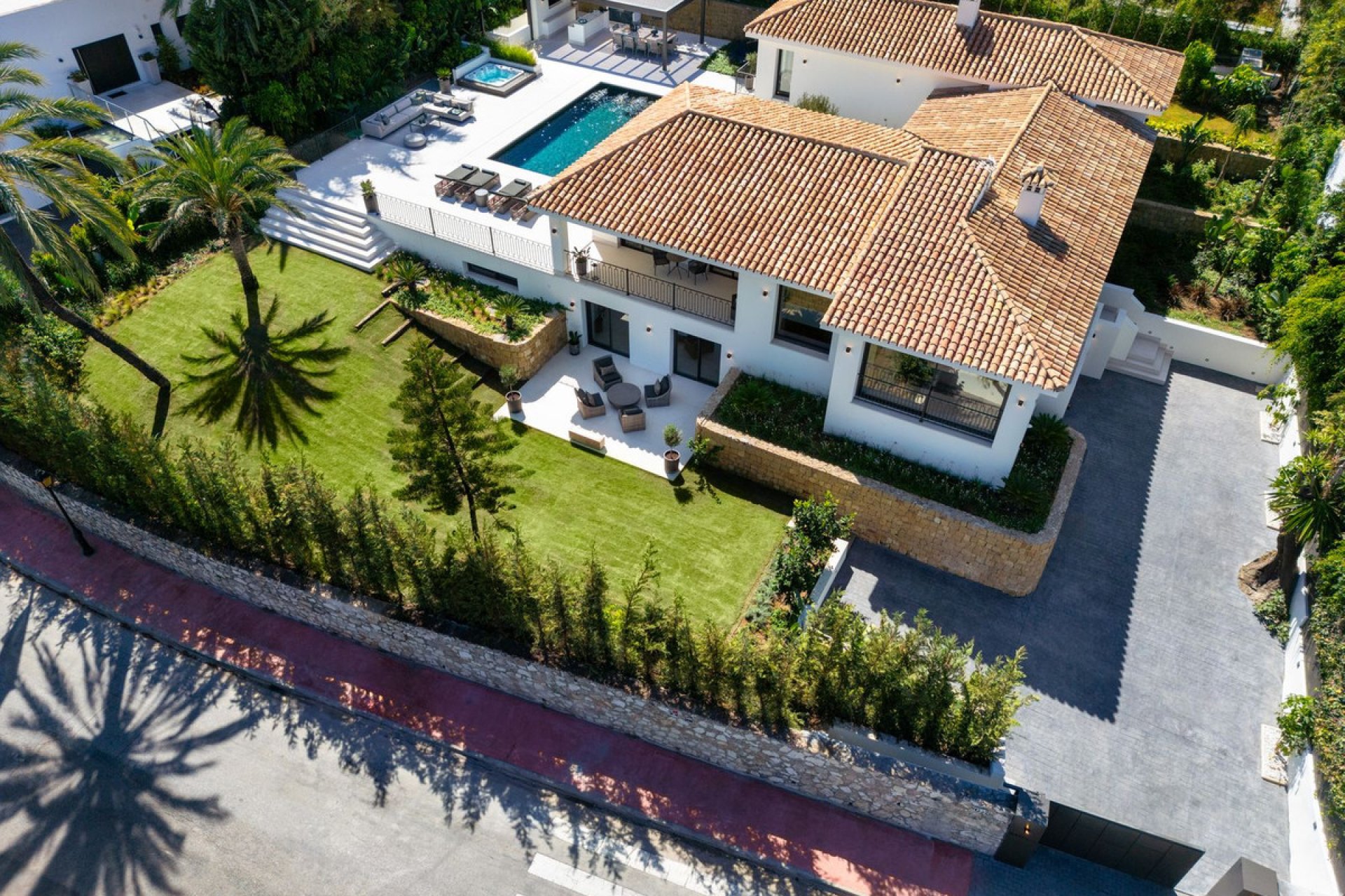 Resale - House - Detached Villa - Marbella - Nueva Andalucia