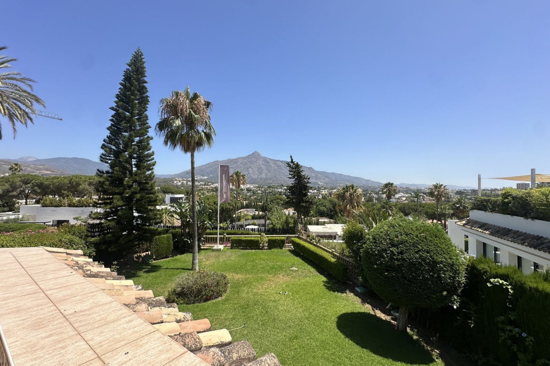 Resale - House - Detached Villa - Marbella - Nueva Andalucia