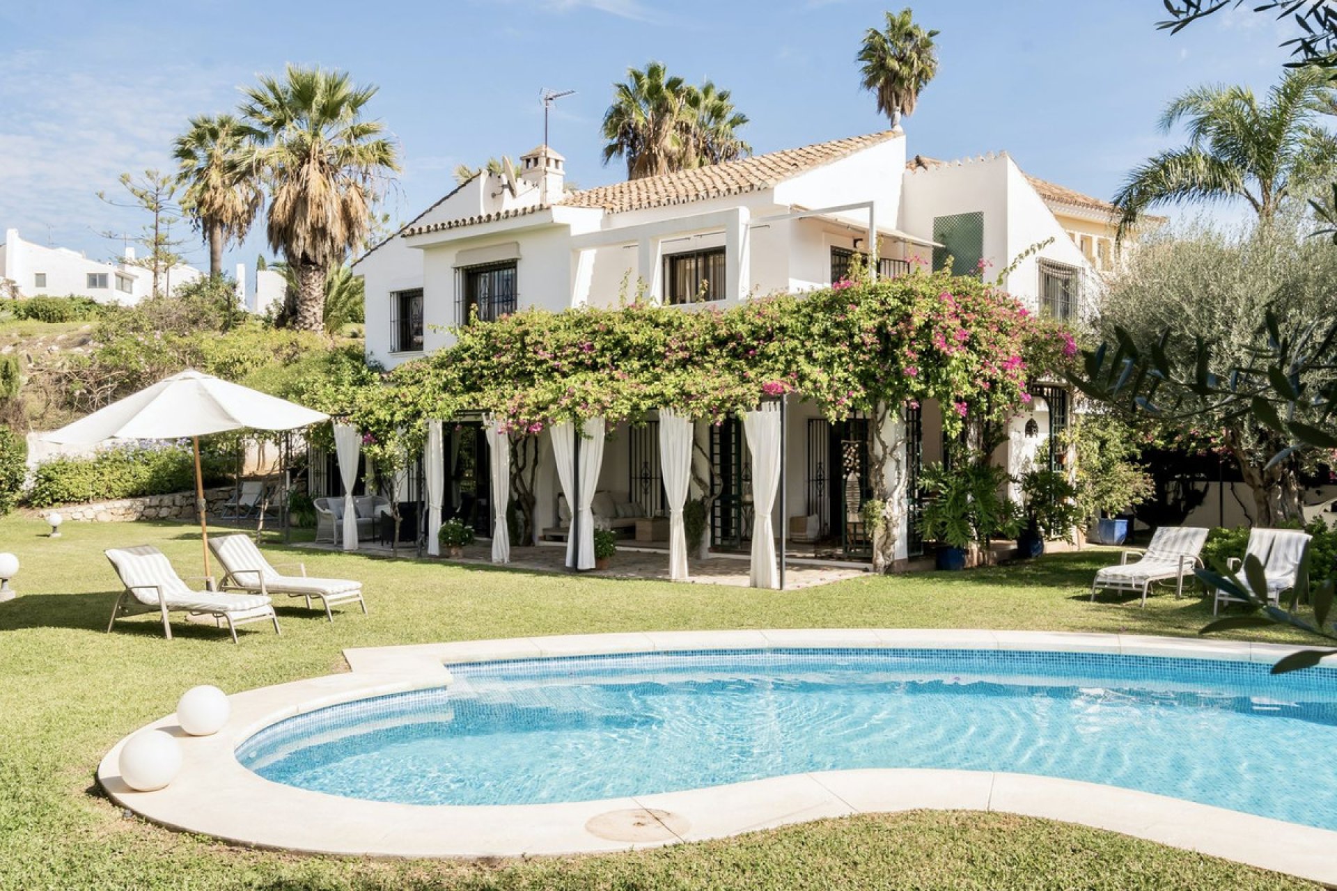 Resale - House - Detached Villa - Marbella - Nueva Andalucia