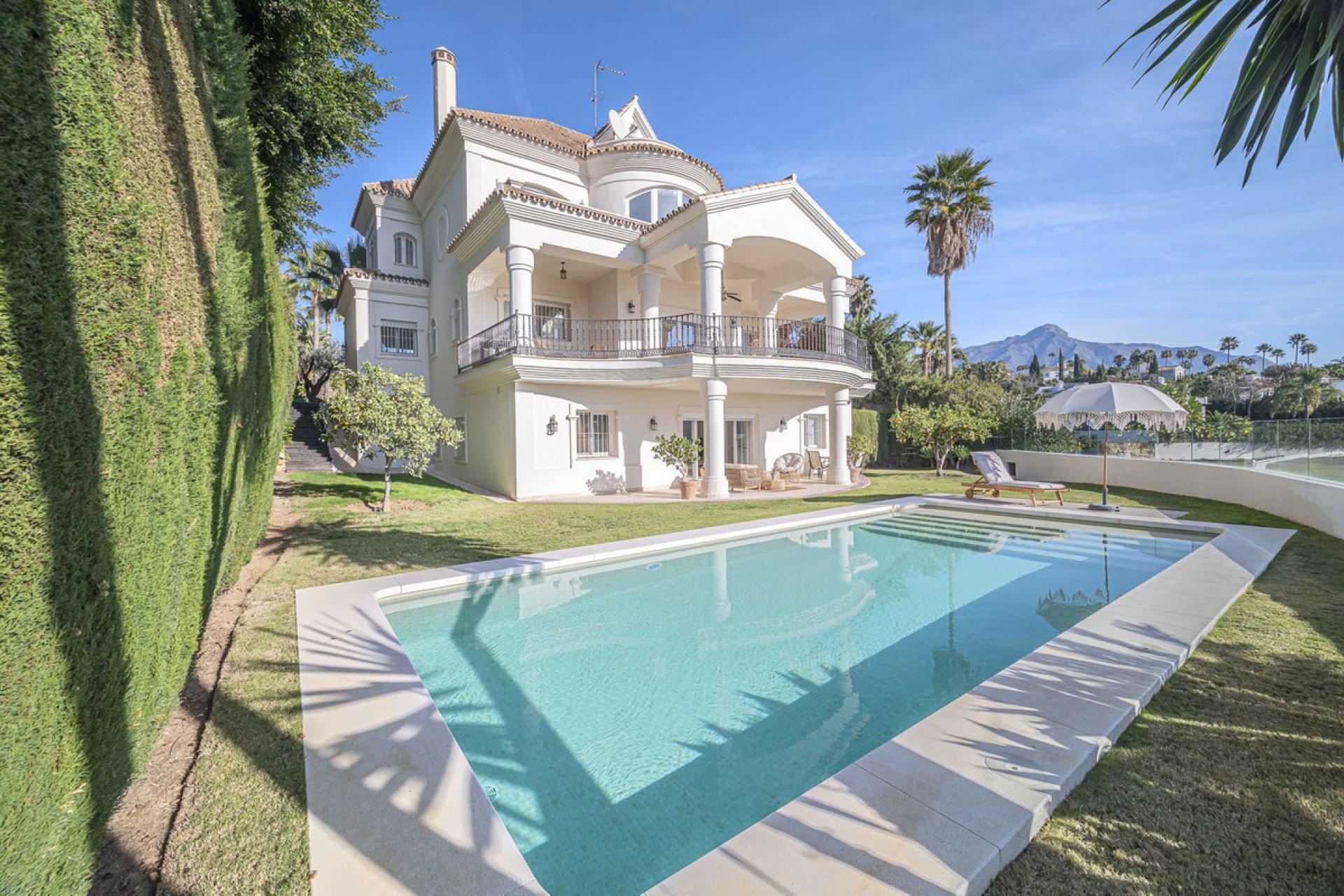 Resale - House - Detached Villa - Marbella - Nueva Andalucia