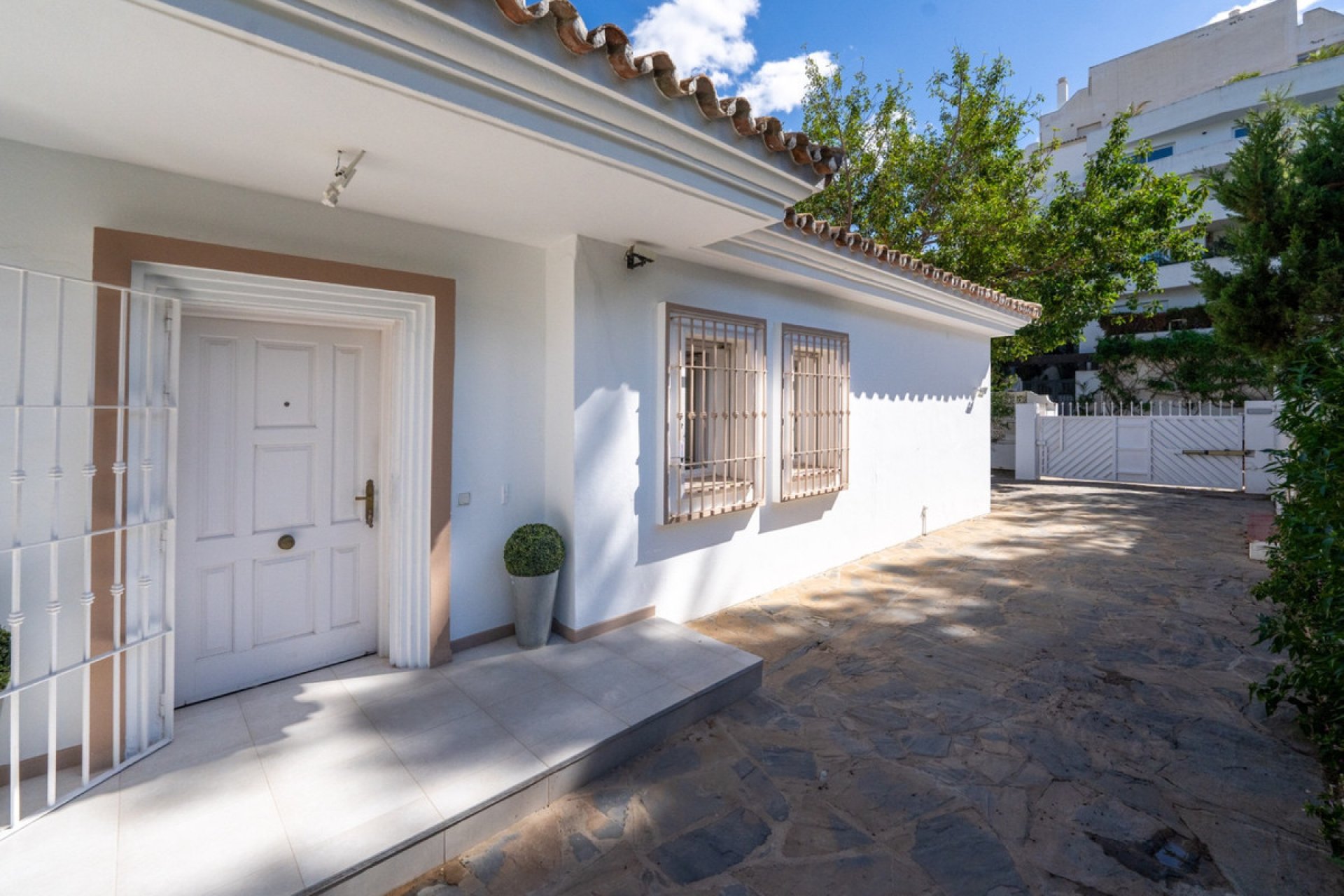 Resale - House - Detached Villa - Marbella - Nueva Andalucia