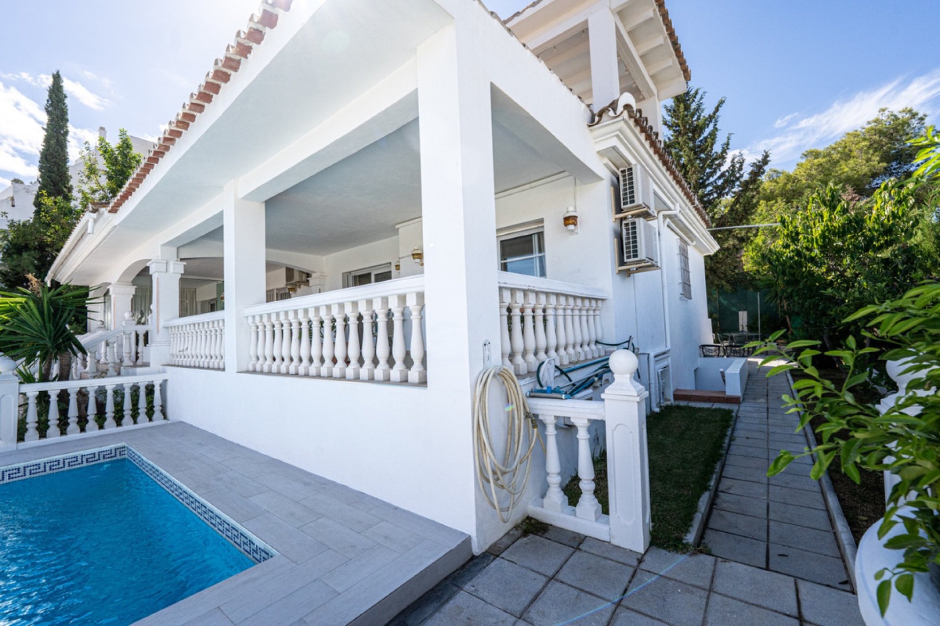 Resale - House - Detached Villa - Marbella - Nueva Andalucia