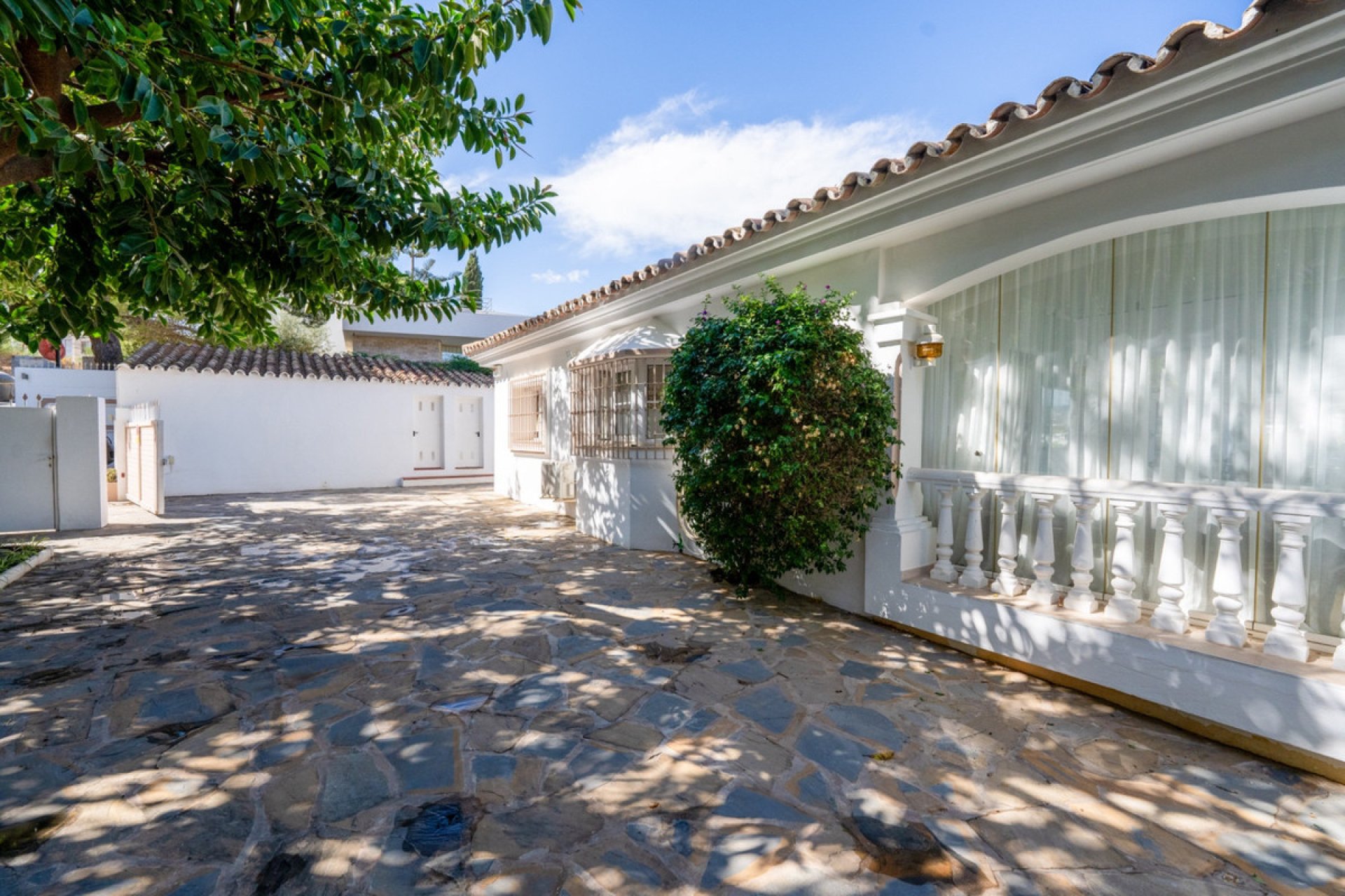 Resale - House - Detached Villa - Marbella - Nueva Andalucia