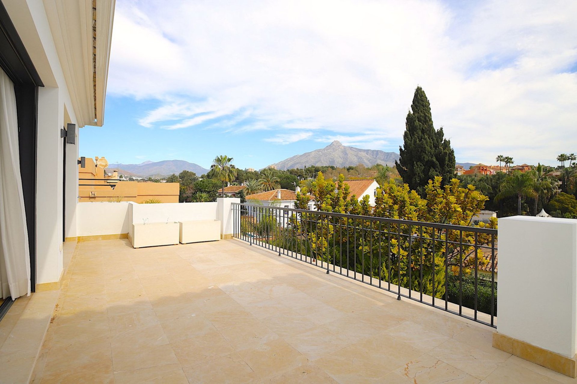 Resale - House - Detached Villa - Marbella - Nueva Andalucia