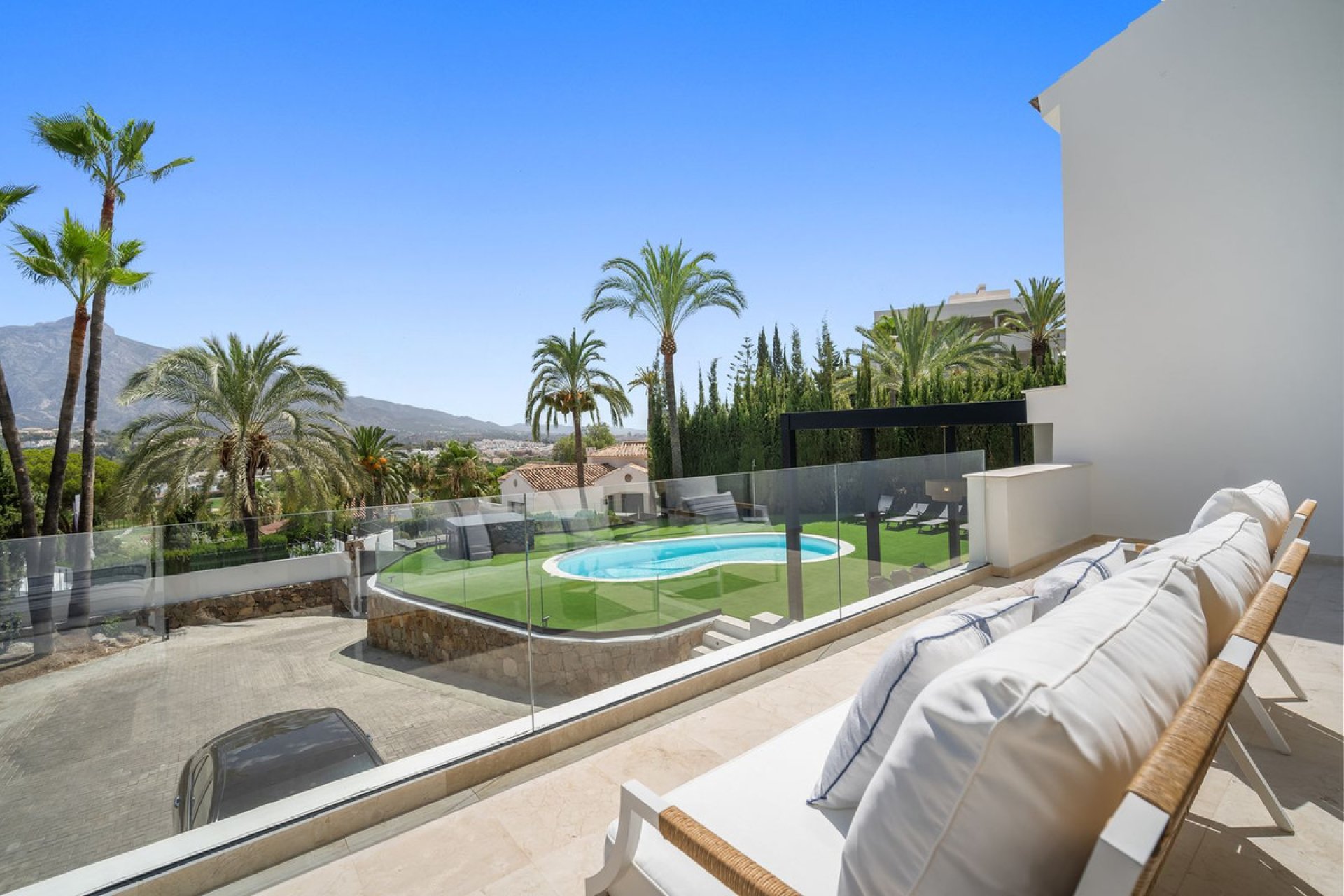 Resale - House - Detached Villa - Marbella - Nueva Andalucia