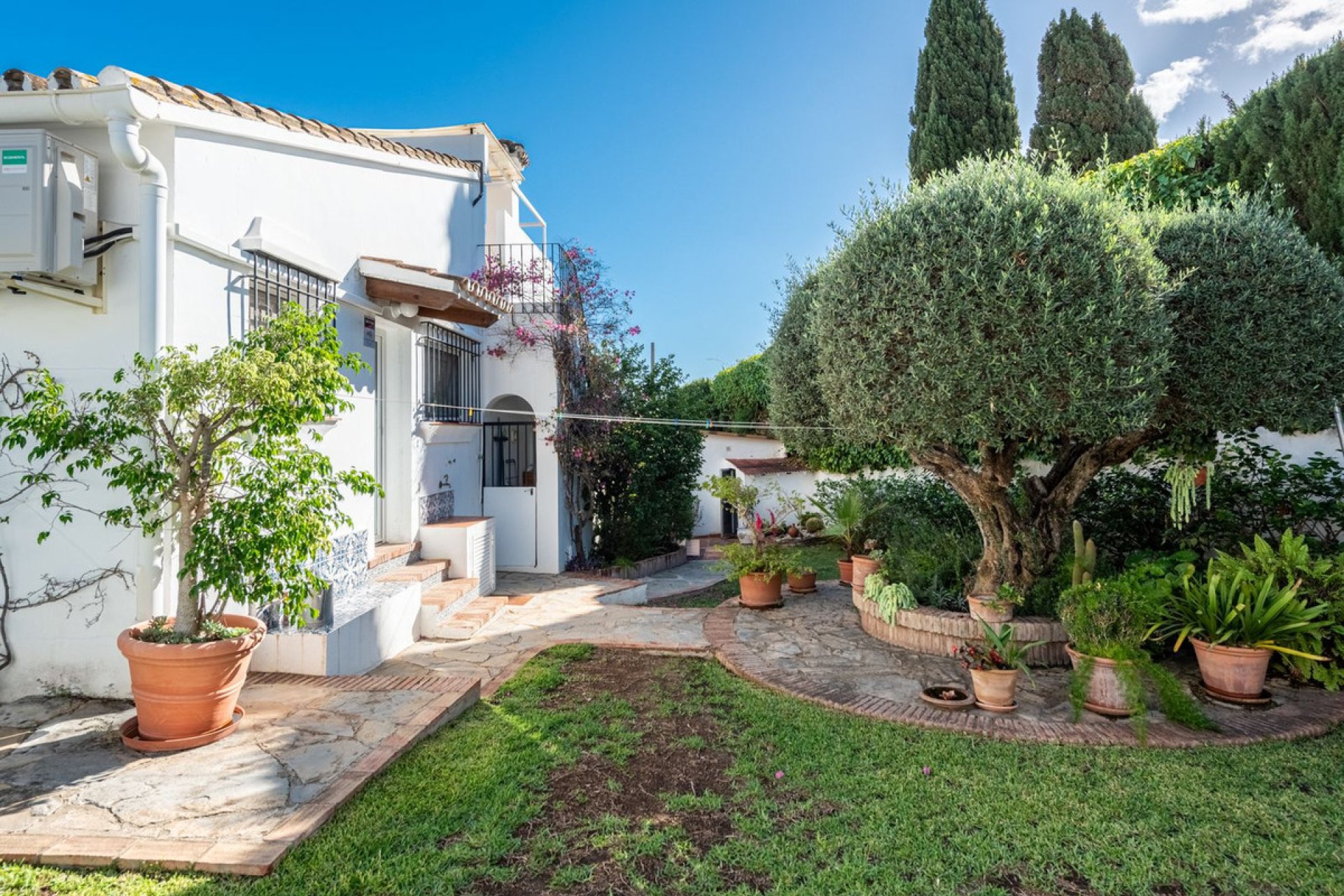 Resale - House - Detached Villa - Marbella - Nueva Andalucia